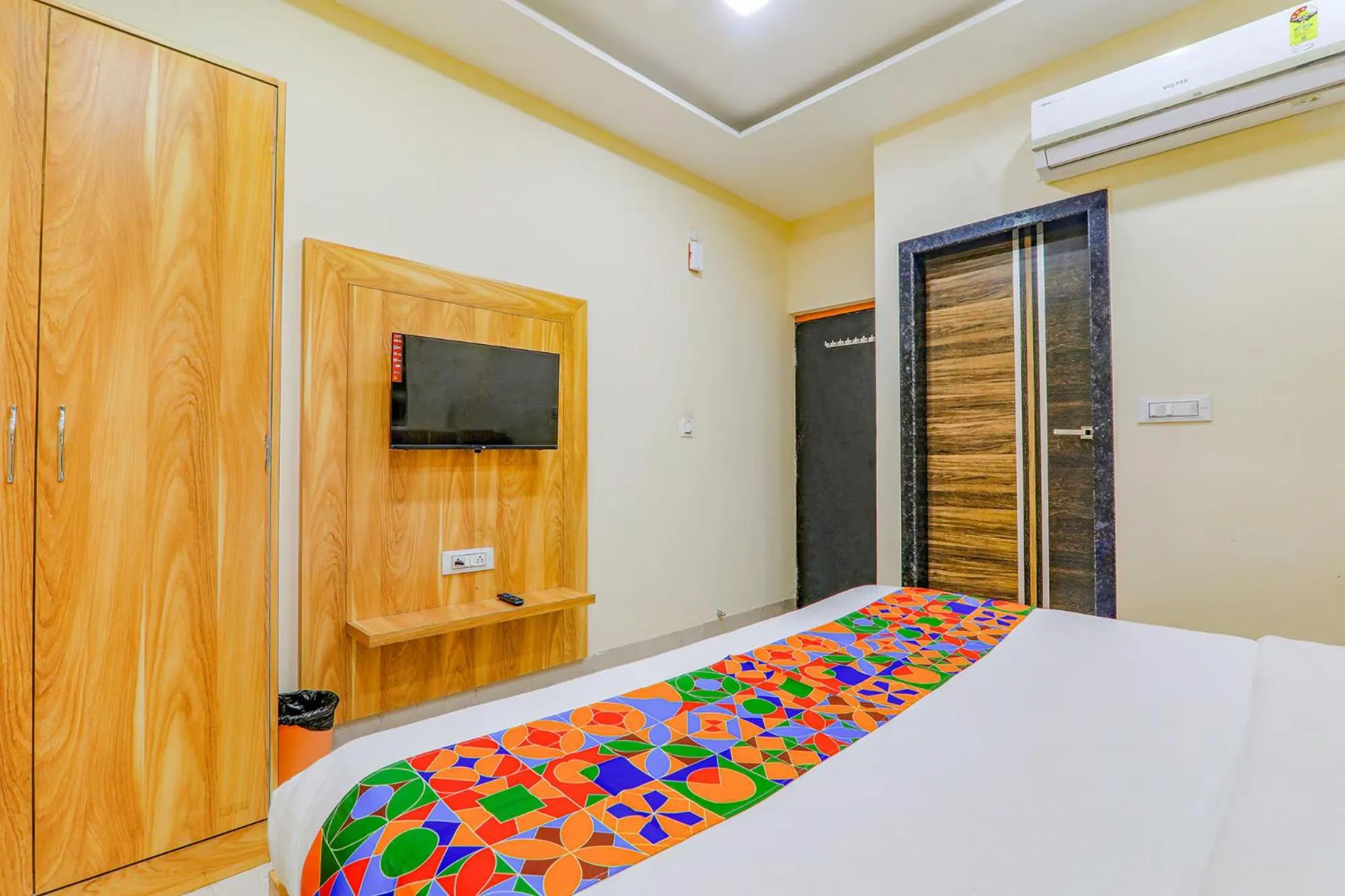 Bed in FabHotel Super 3 Premium - Banaras Railway Station