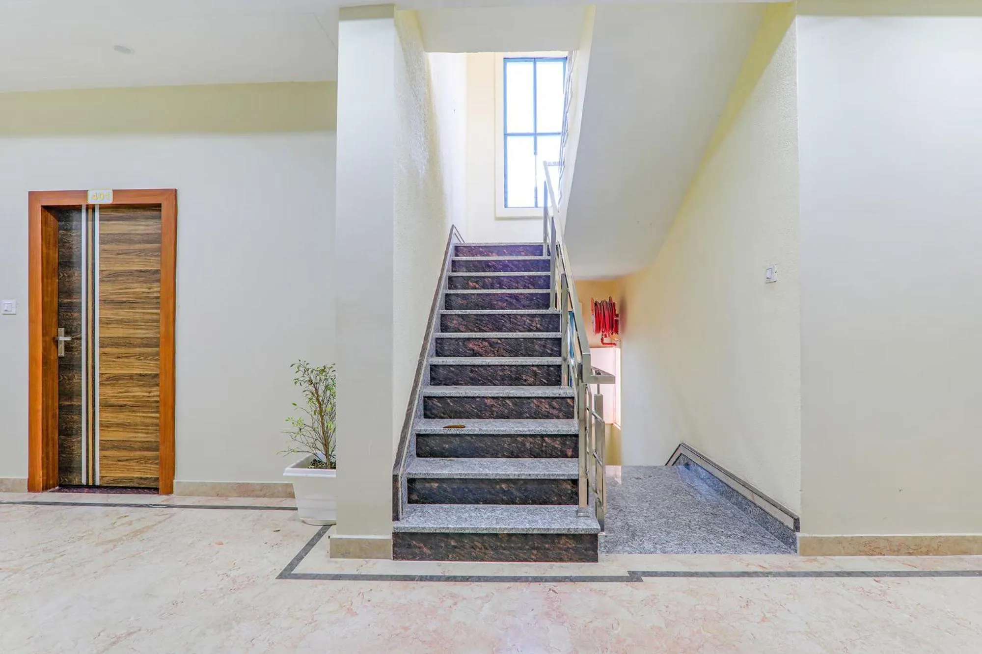 Lobby or reception in FabHotel Super 3 Premium - Banaras Railway Station