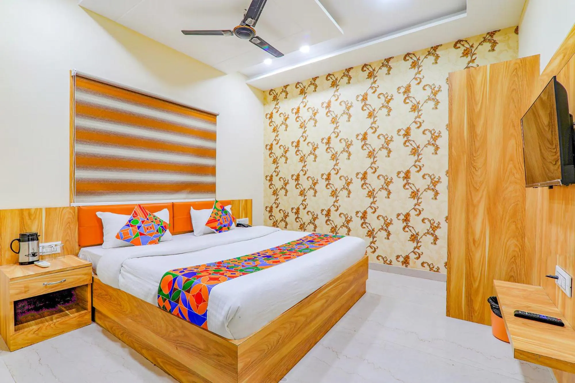 Bed in FabHotel Super 3 Premium - Banaras Railway Station