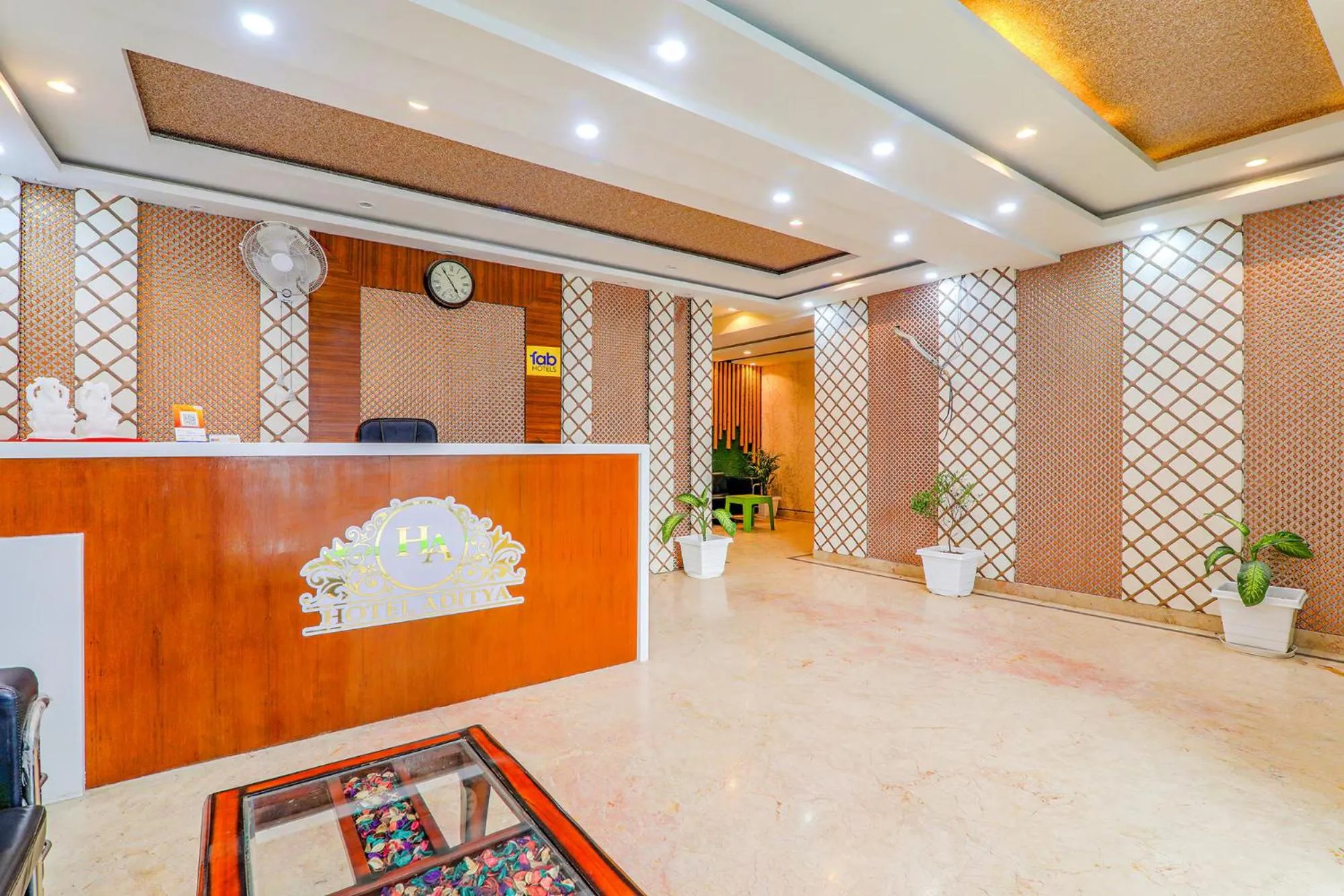 Lobby or reception in FabHotel Super 3 Premium - Banaras Railway Station