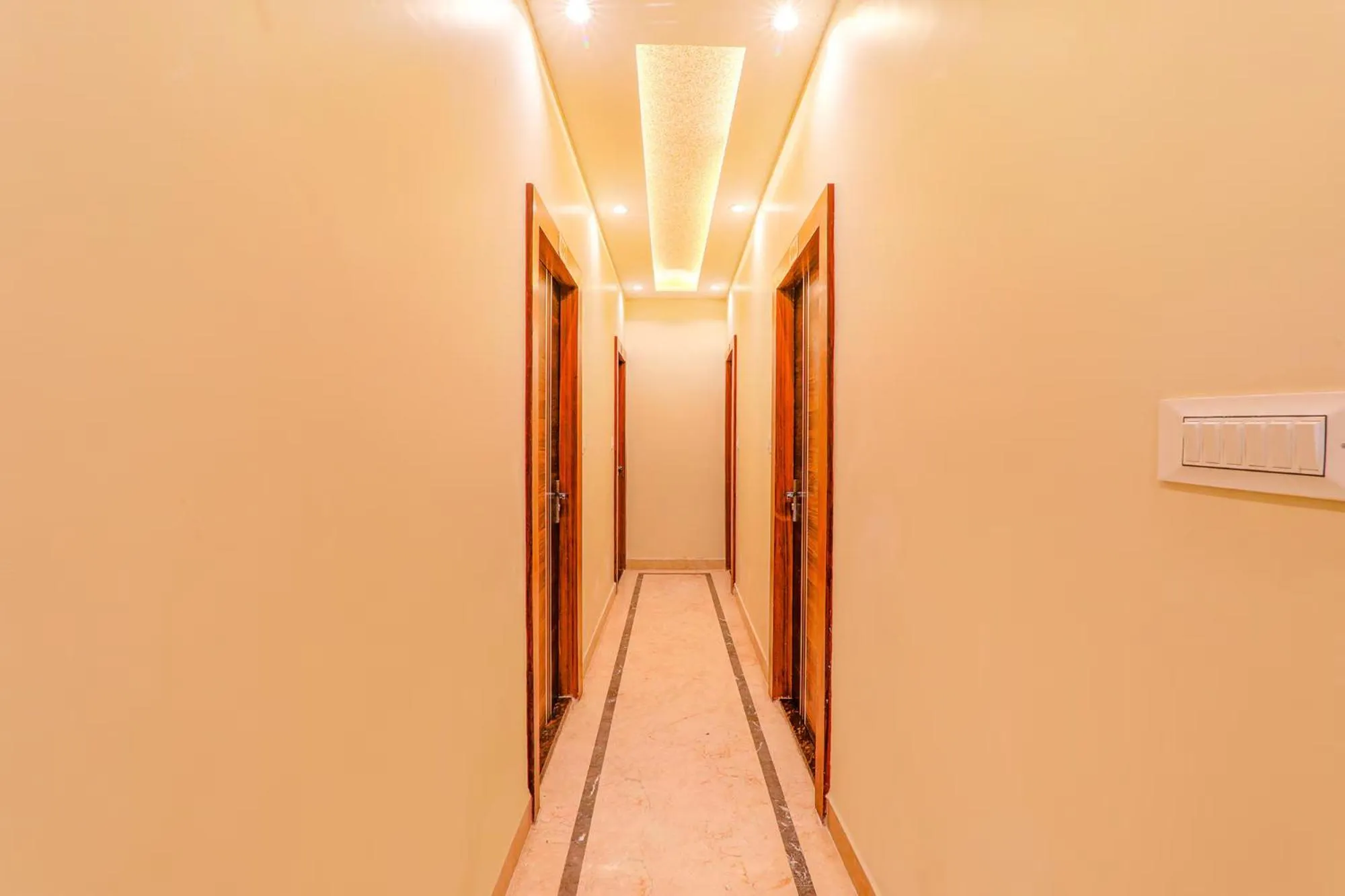 Lobby or reception in FabHotel Super 3 Premium - Banaras Railway Station