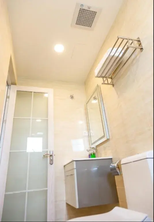 Standard Queen Room in THE CROWN HOTEL @ KLIA Standard Queen Room in THE CROWN HOTEL @ KLIA