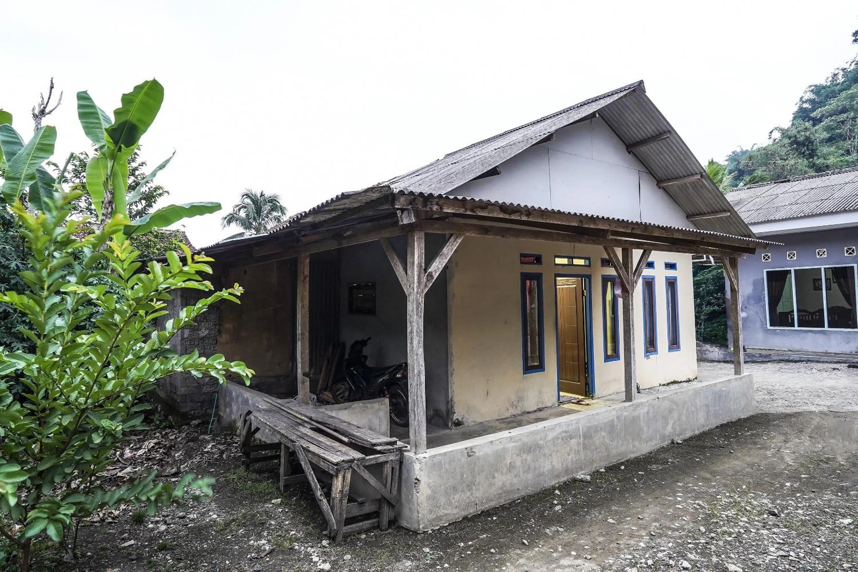 Facade/entrance in OYO Homes 90916 Eco Tourism Geopark Rajamandala Homestay Syariah