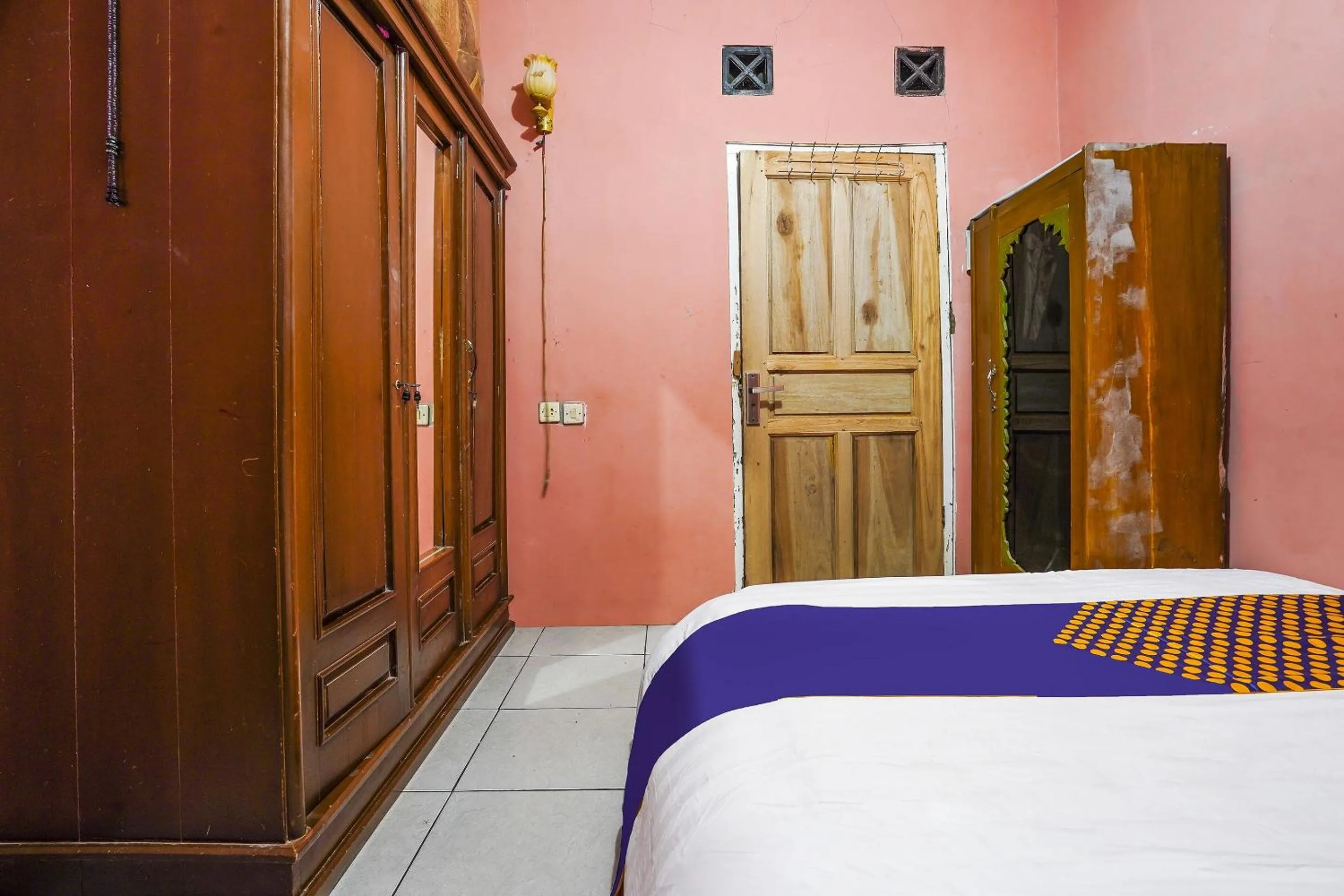 Bedroom in OYO Homes 90916 Eco Tourism Geopark Rajamandala Homestay Syariah