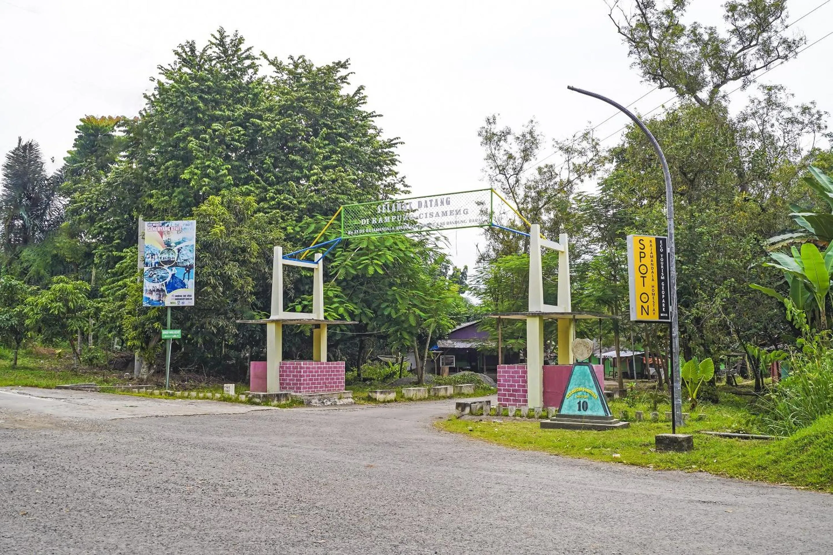 Lobby or reception in OYO Homes 90916 Eco Tourism Geopark Rajamandala Homestay Syariah