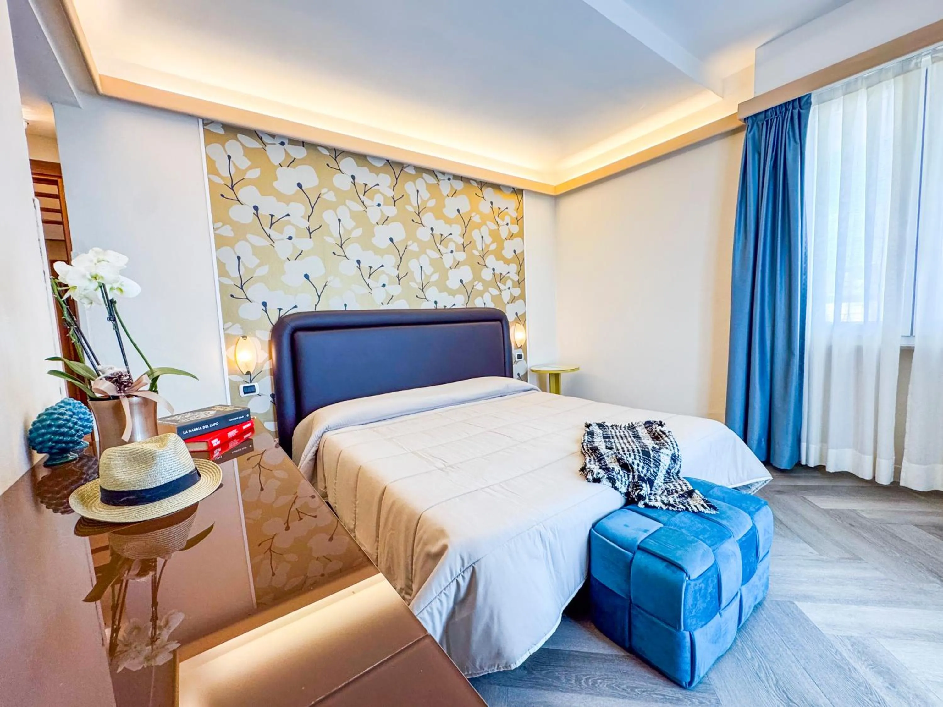 Decorative detail, Bed in Hotel Ariston & Spa