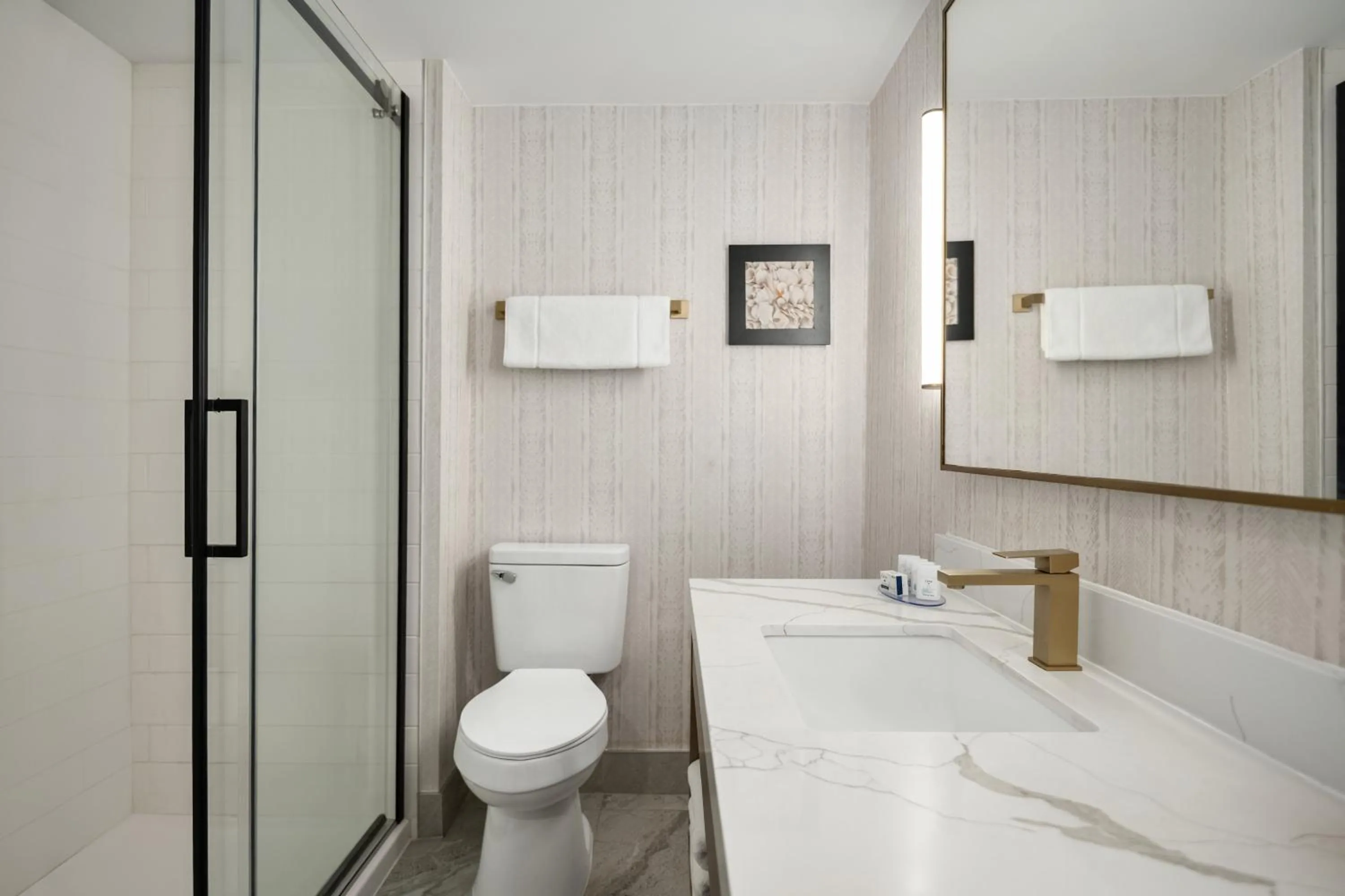 Bathroom in Radisson Hotel Montreal Airport