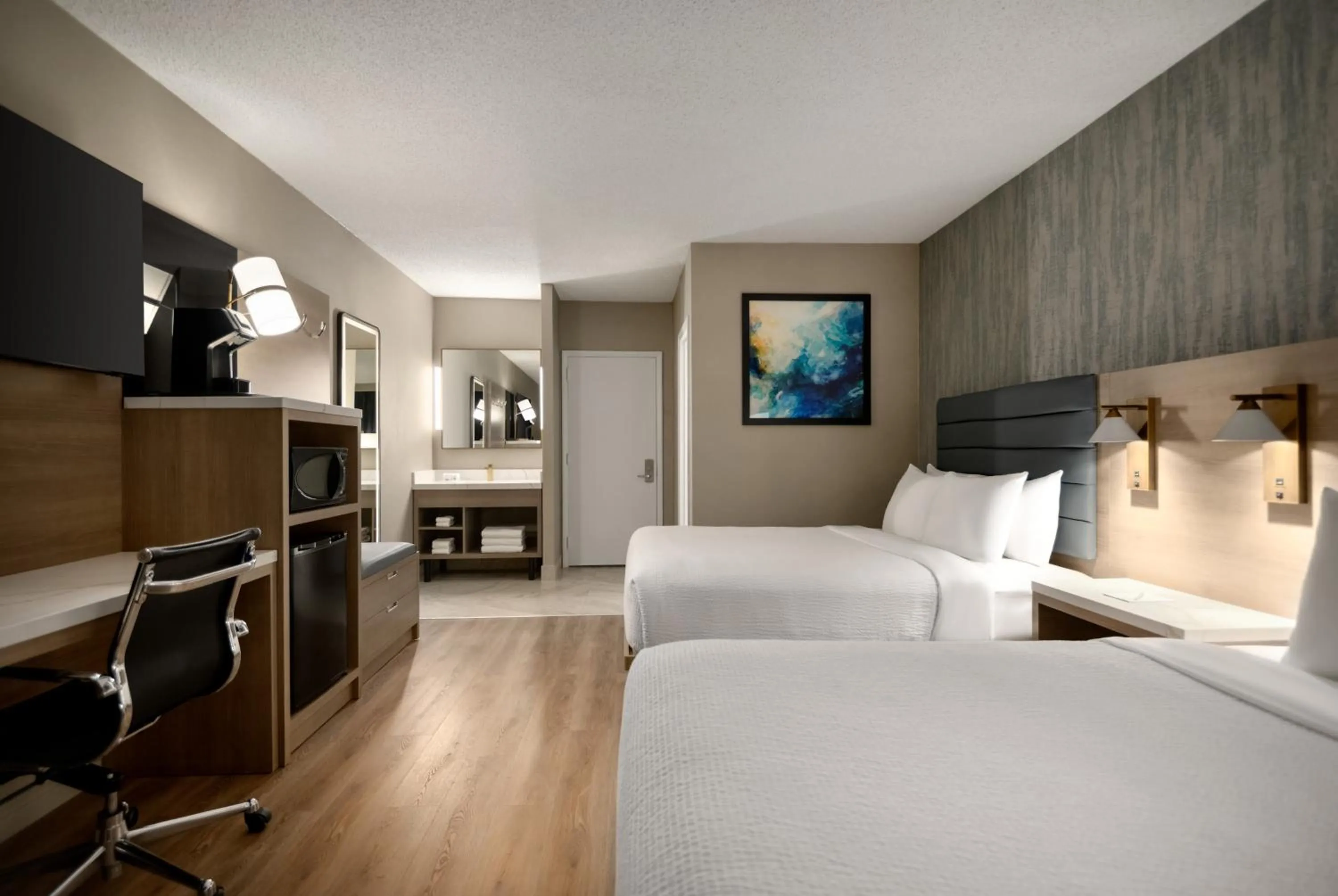 Bedroom, Bed in Radisson Hotel Montreal Airport