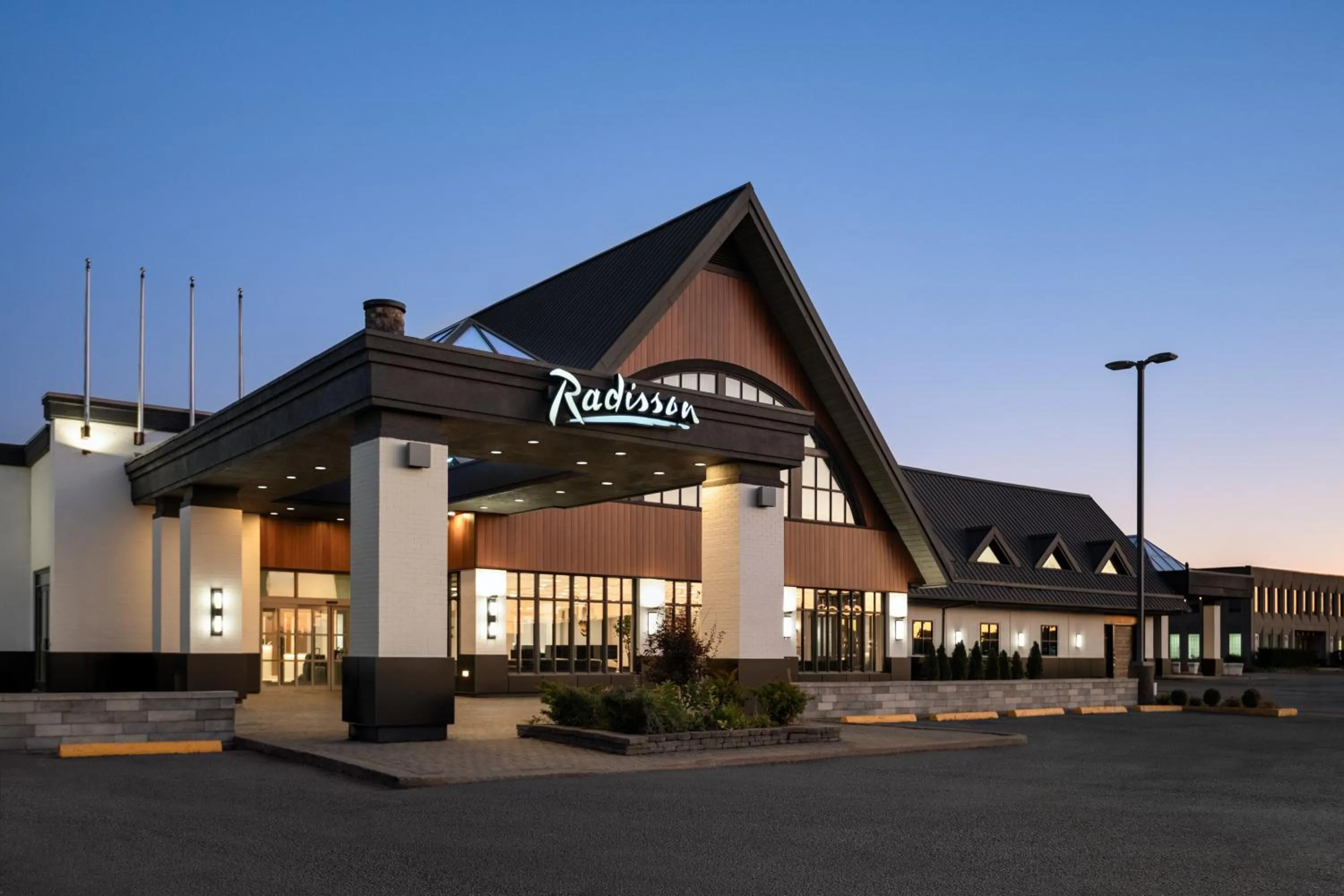 Property building in Radisson Hotel Montreal Airport