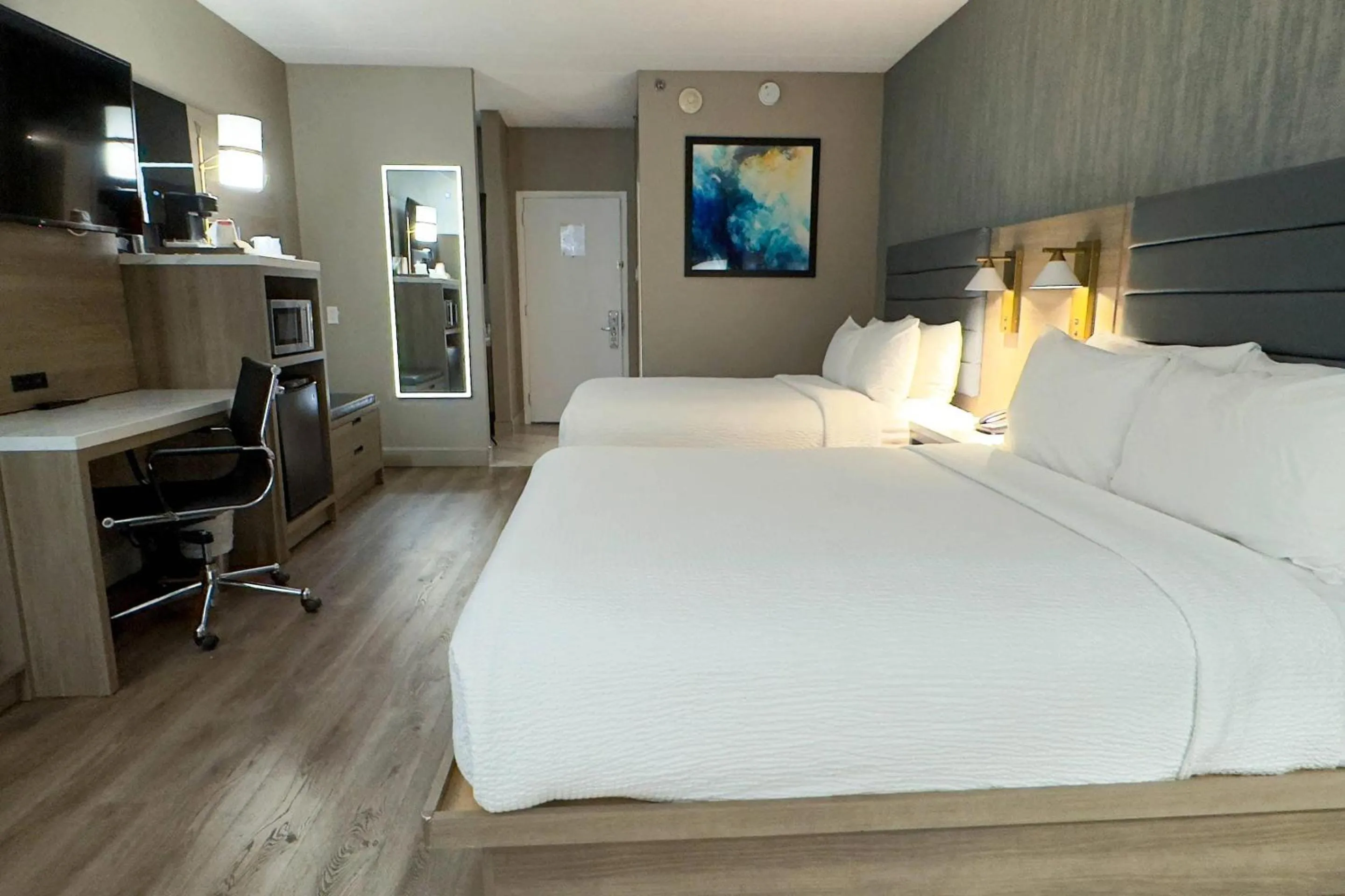 Bedroom, Bed in Radisson Hotel Montreal Airport