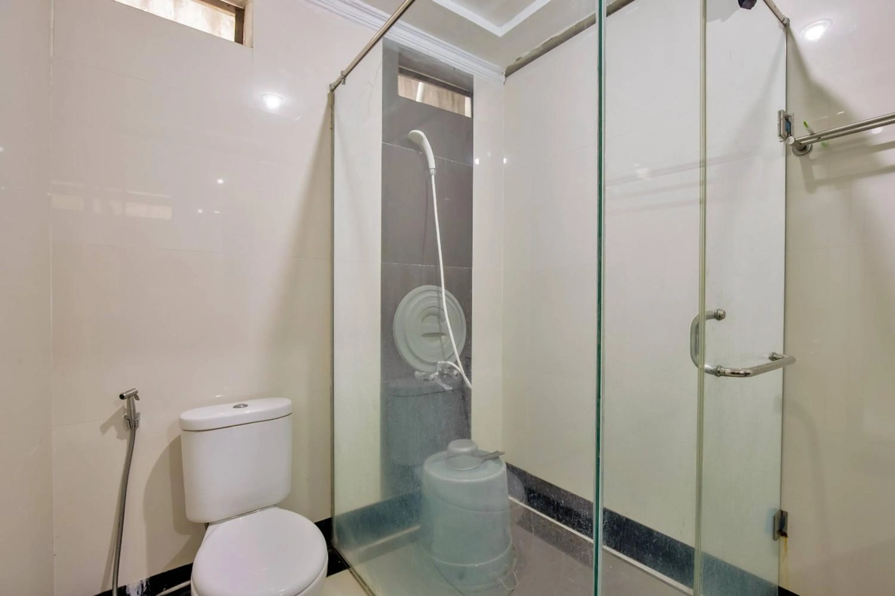 Shower in Malibou Hotel Medan