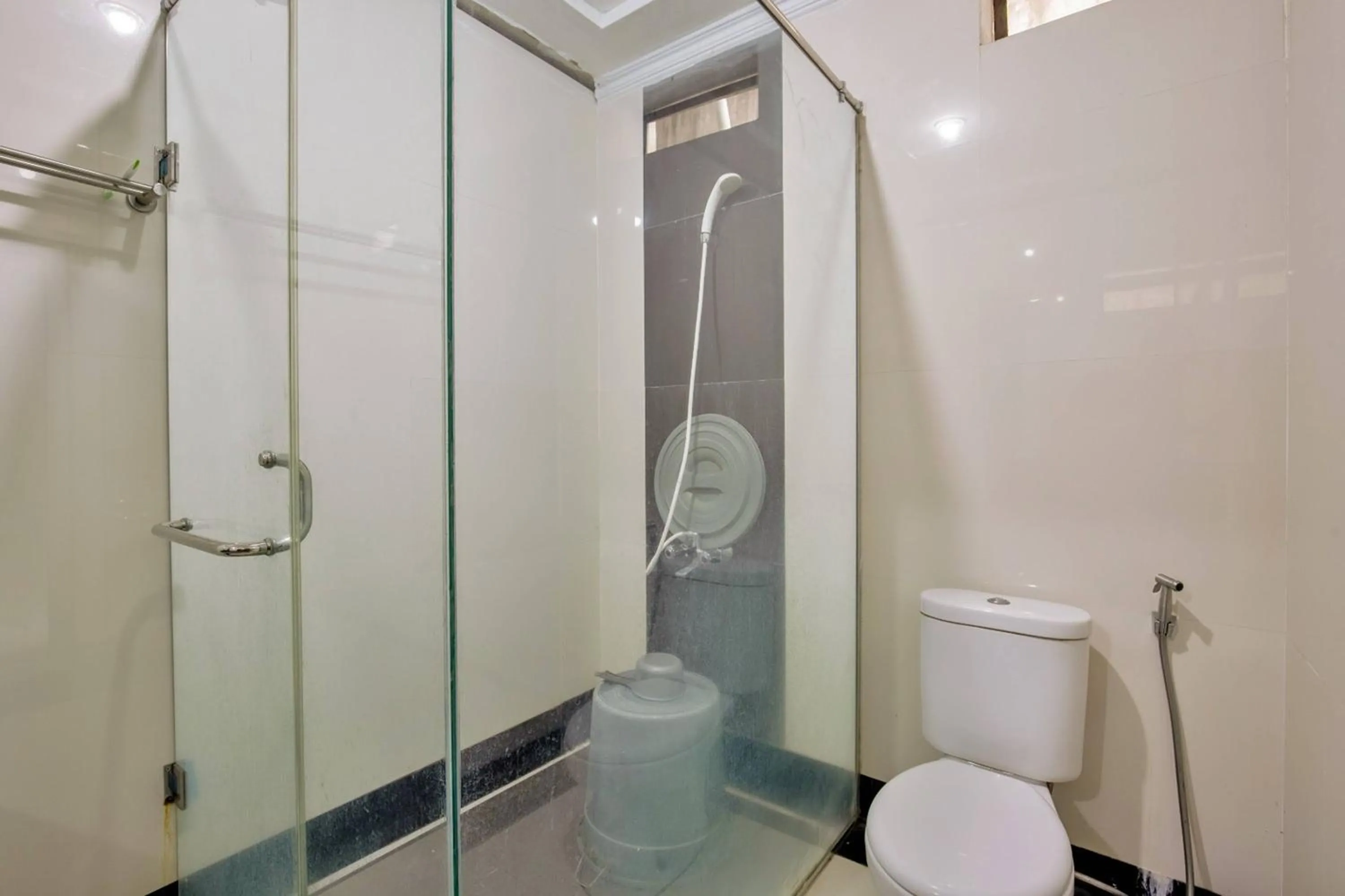 Shower in Malibou Hotel Medan