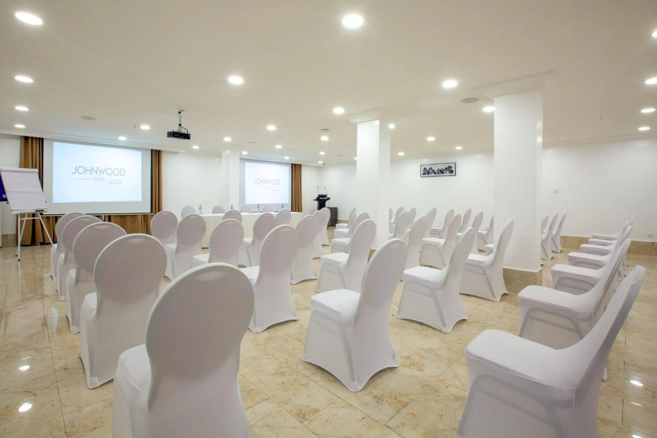 Meeting/conference room in JOHNWOOD HOTEL by Bolton
