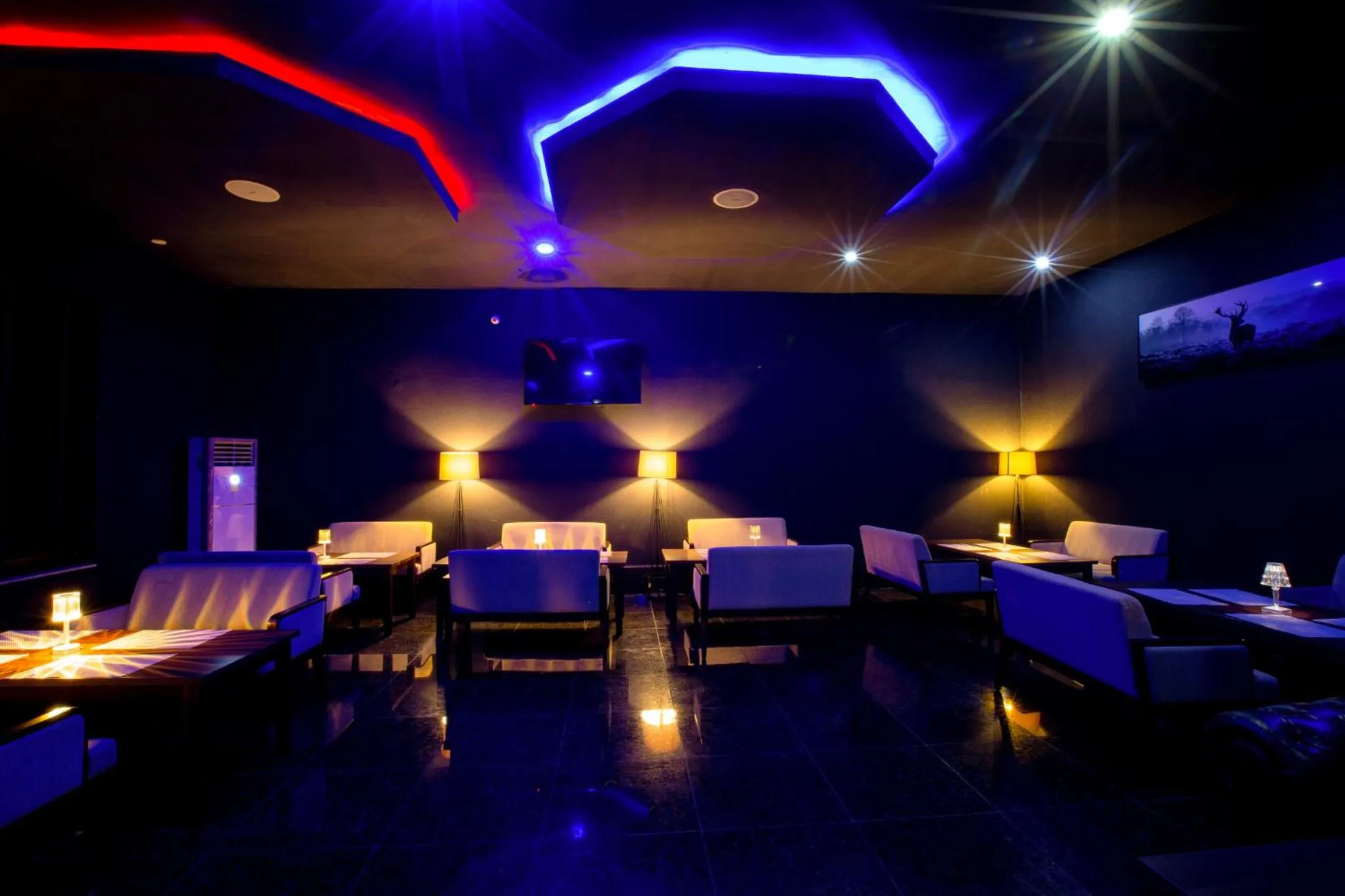 Restaurant/places to eat in JOHNWOOD HOTEL by Bolton