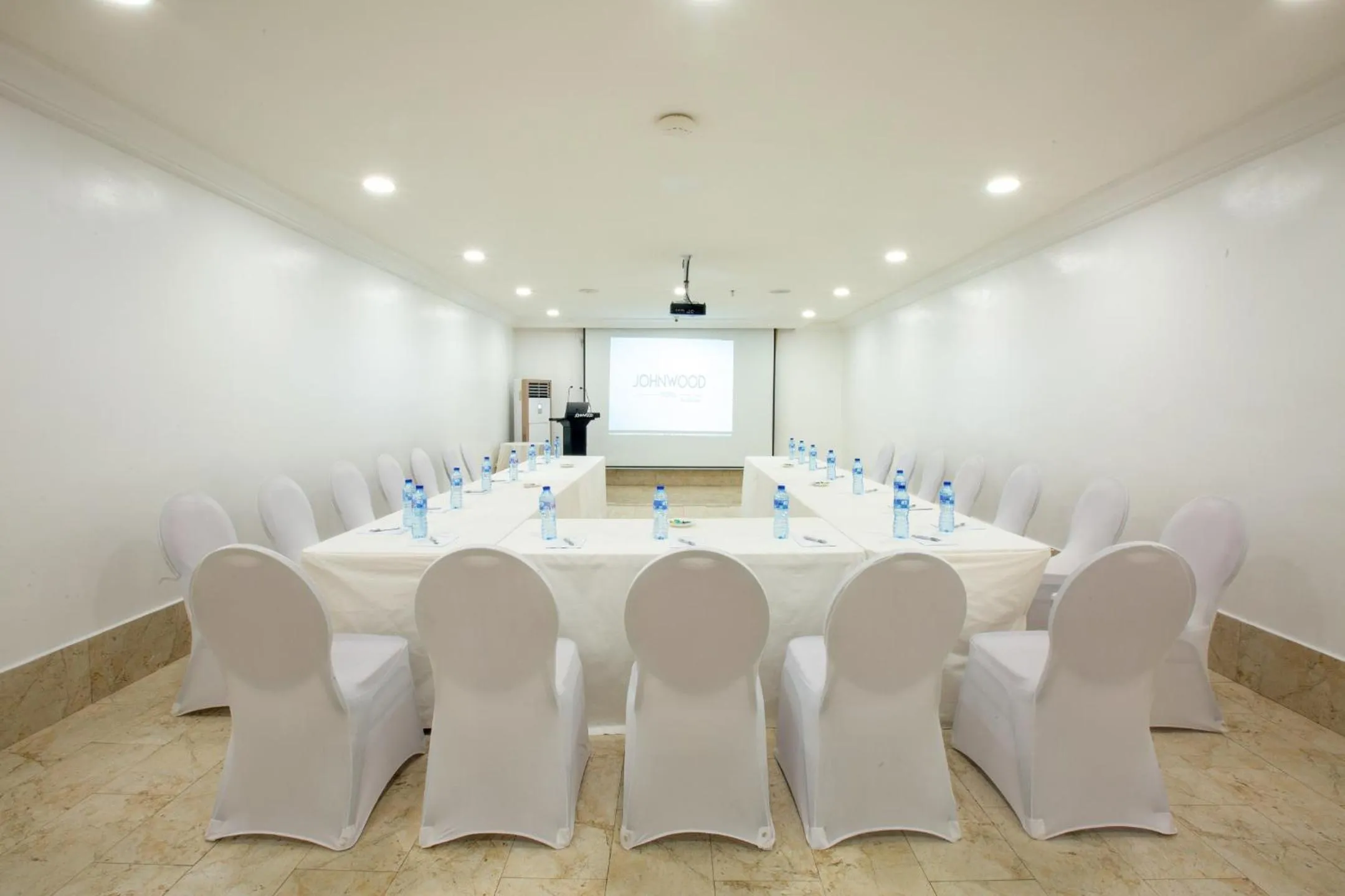 Meeting/conference room in JOHNWOOD HOTEL by Bolton
