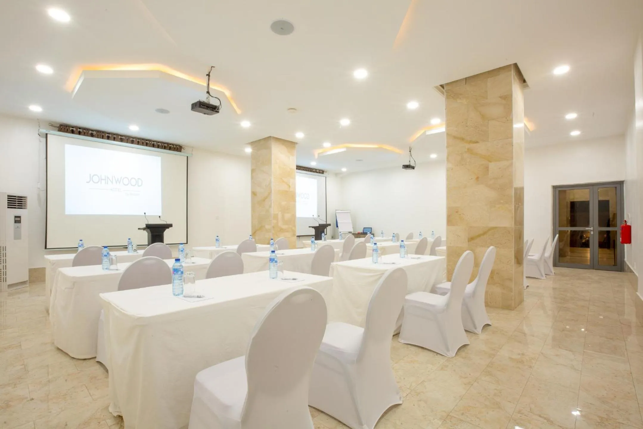 Meeting/conference room in JOHNWOOD HOTEL by Bolton