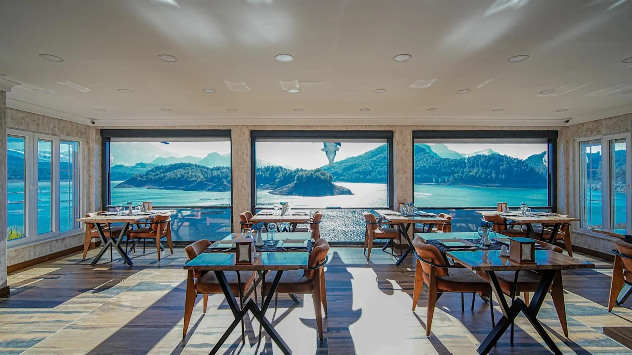 Restaurant/places to eat in Dolphin Konaklama