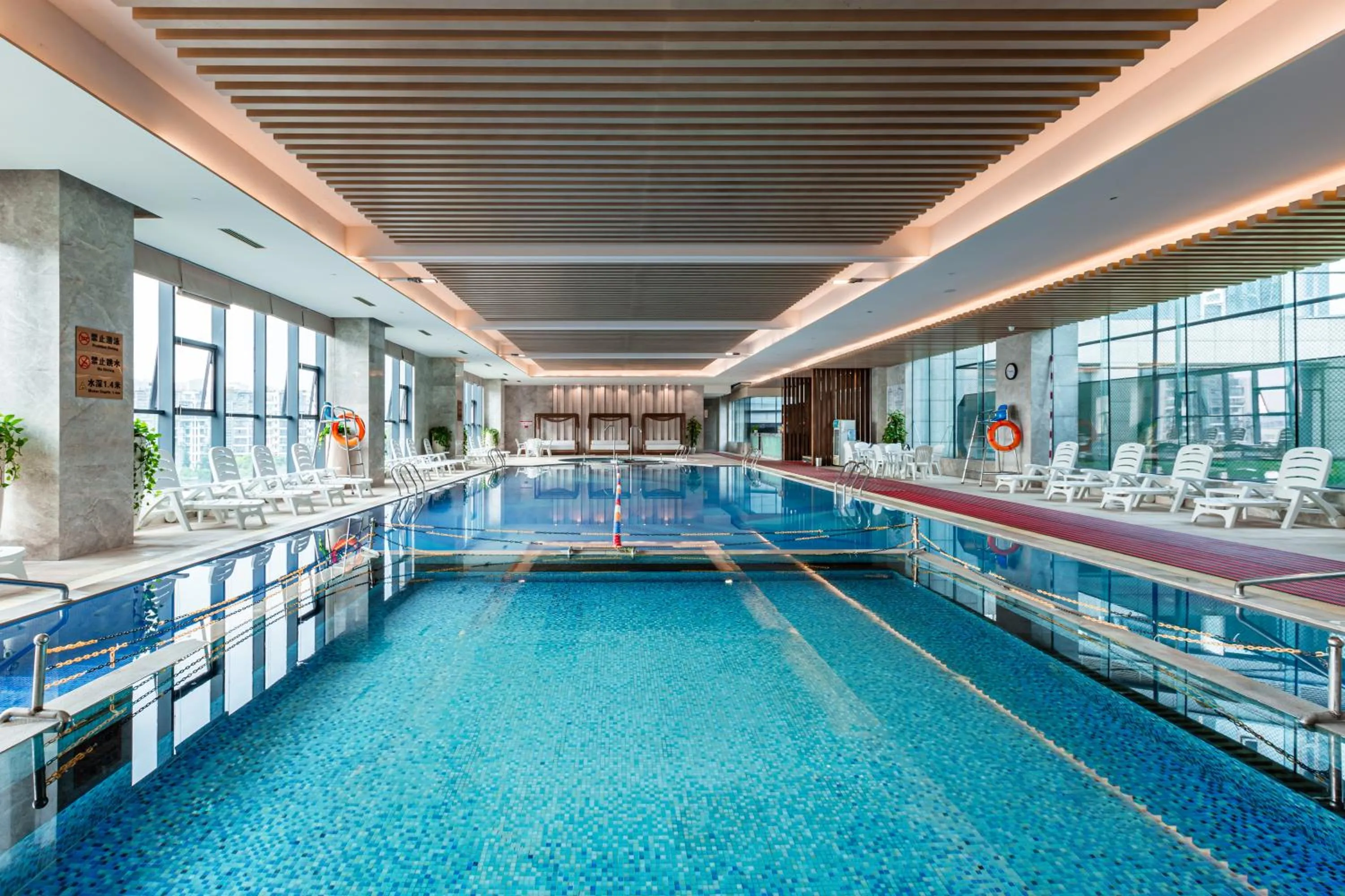 Swimming pool in Felton Grand Hotel Chengdu