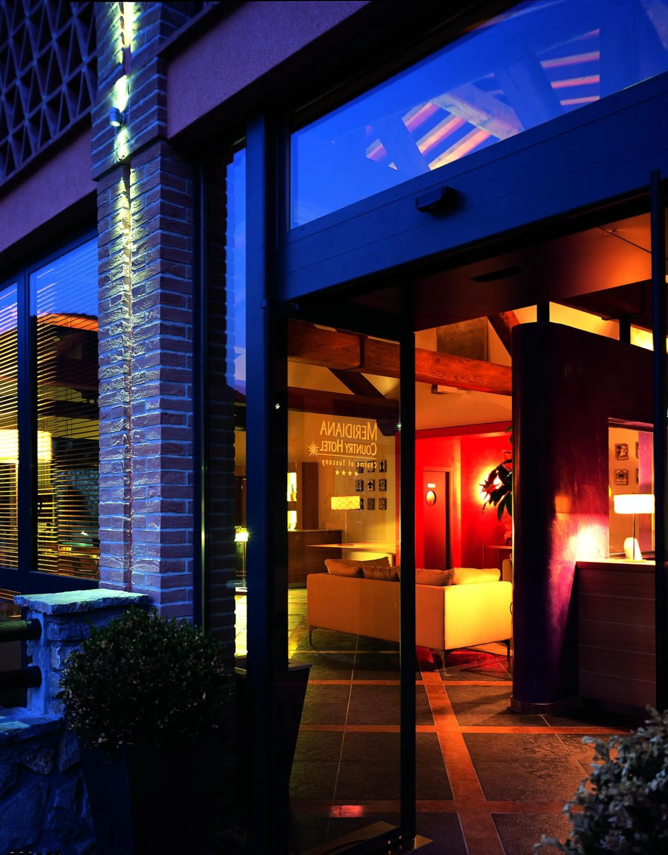 Facade/entrance in Meridiana Country Hotel