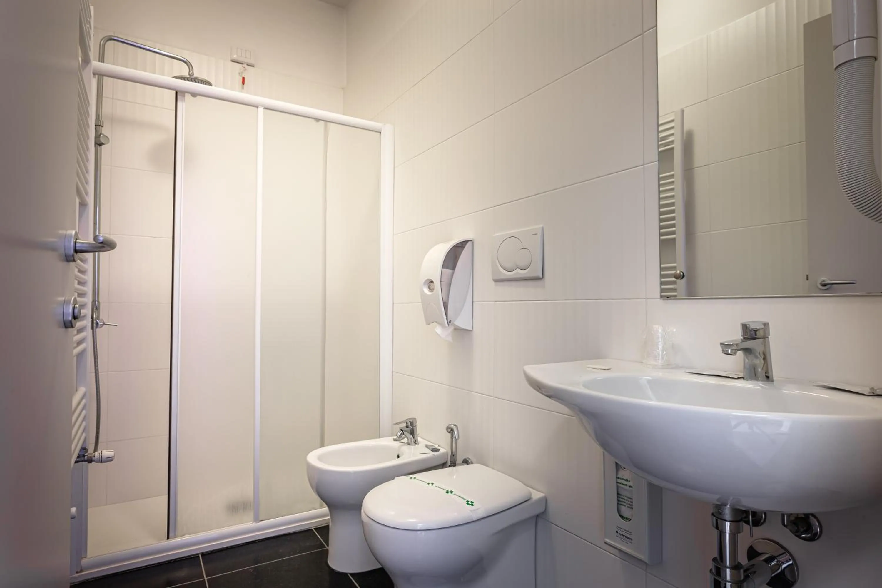 Toilet in Pasta Residence Italia Malpensa