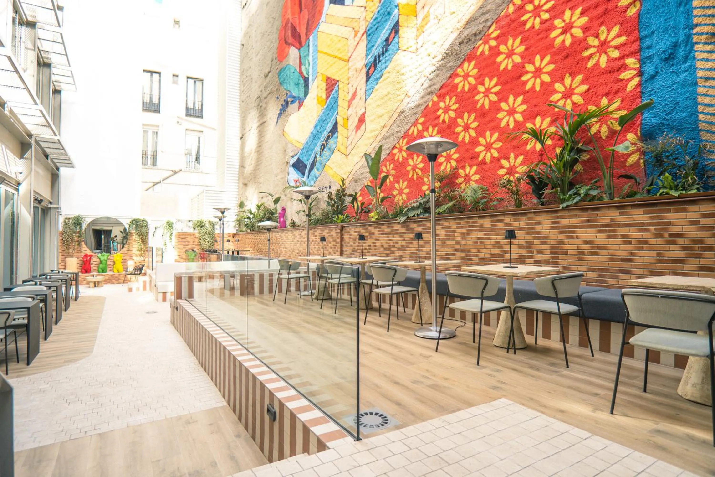 Restaurant/places to eat in Akeah Hotel Gran Vía