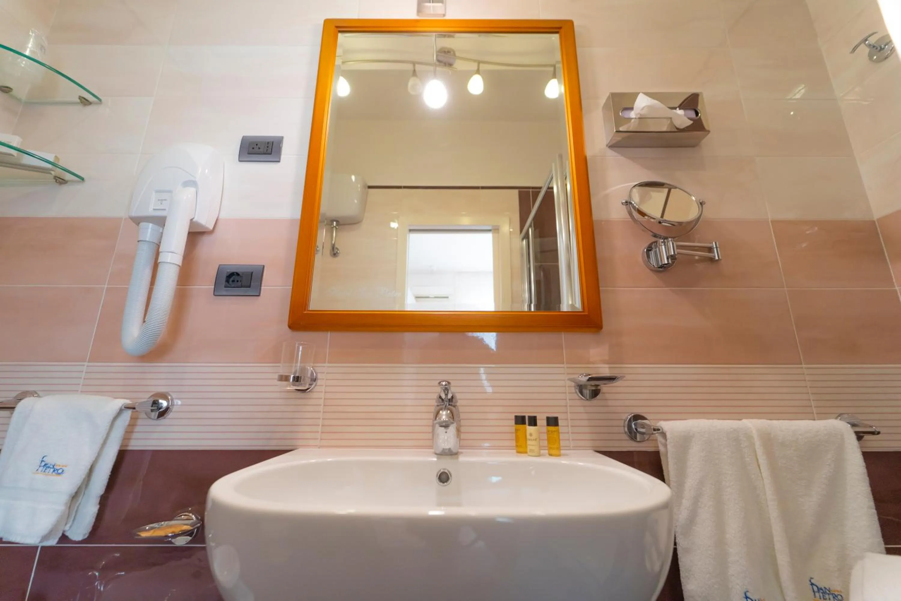 Bathroom in Hotel San Pietro