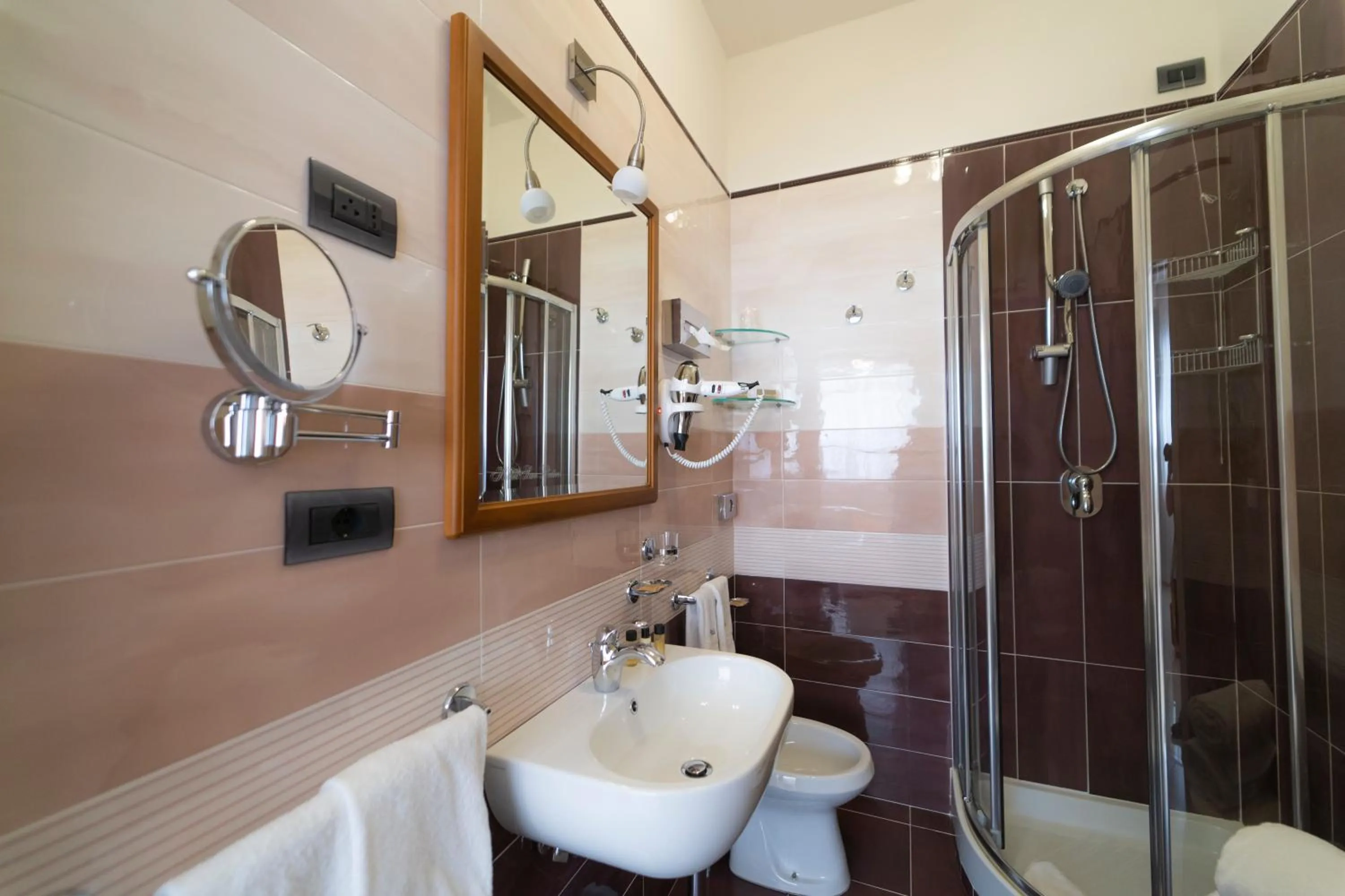 Shower in Hotel San Pietro