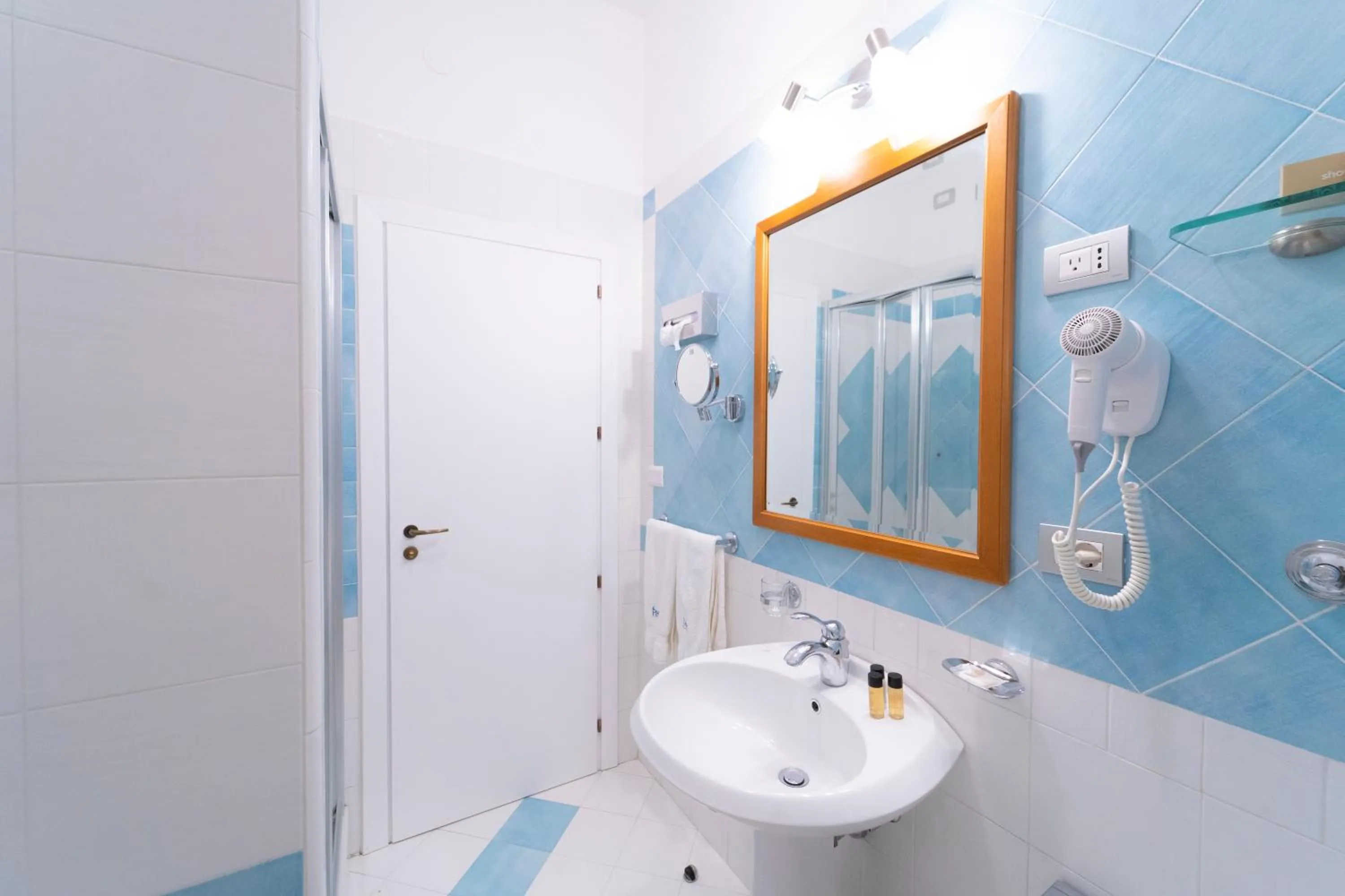 Shower in Hotel San Pietro