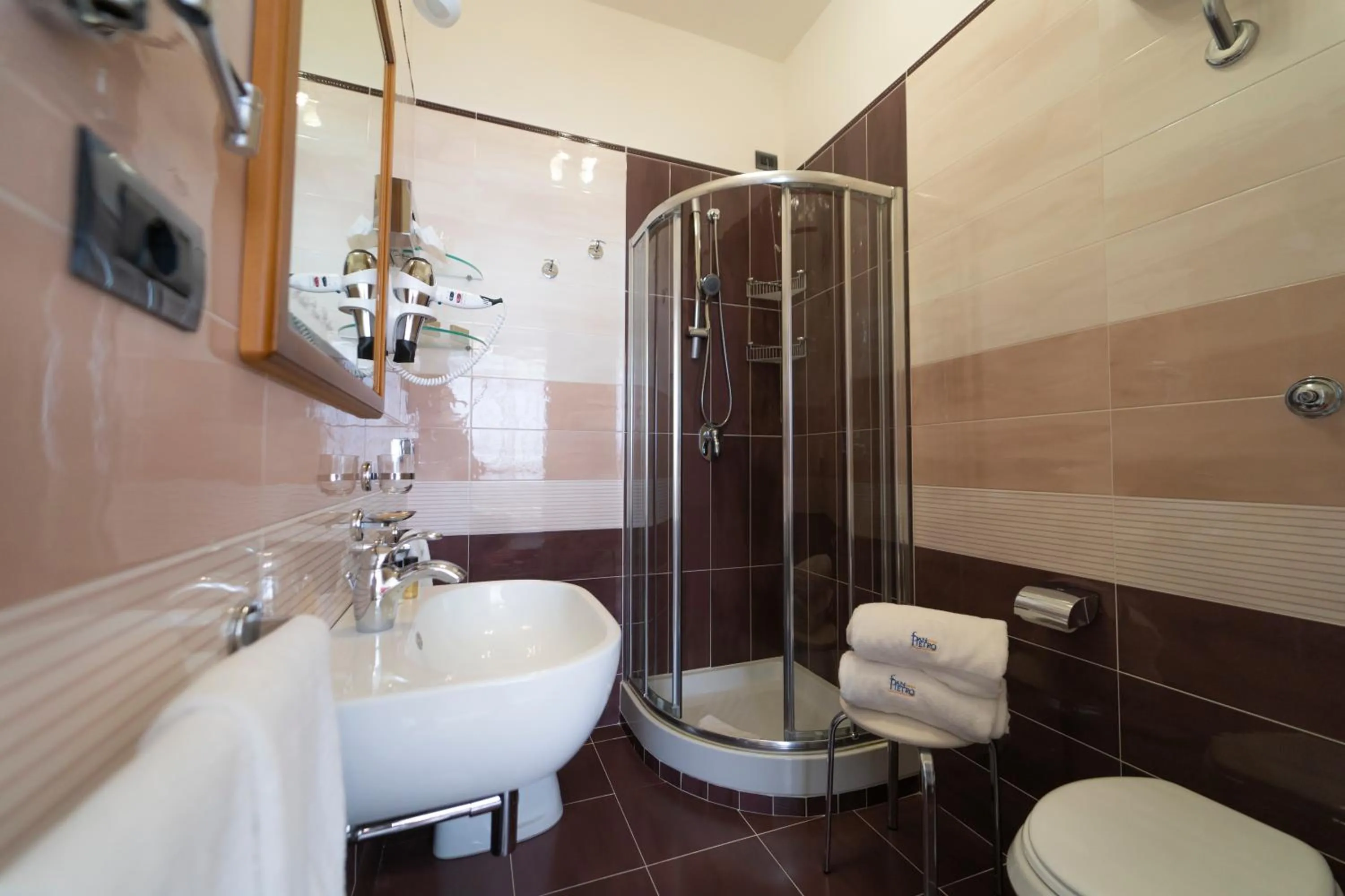Shower in Hotel San Pietro