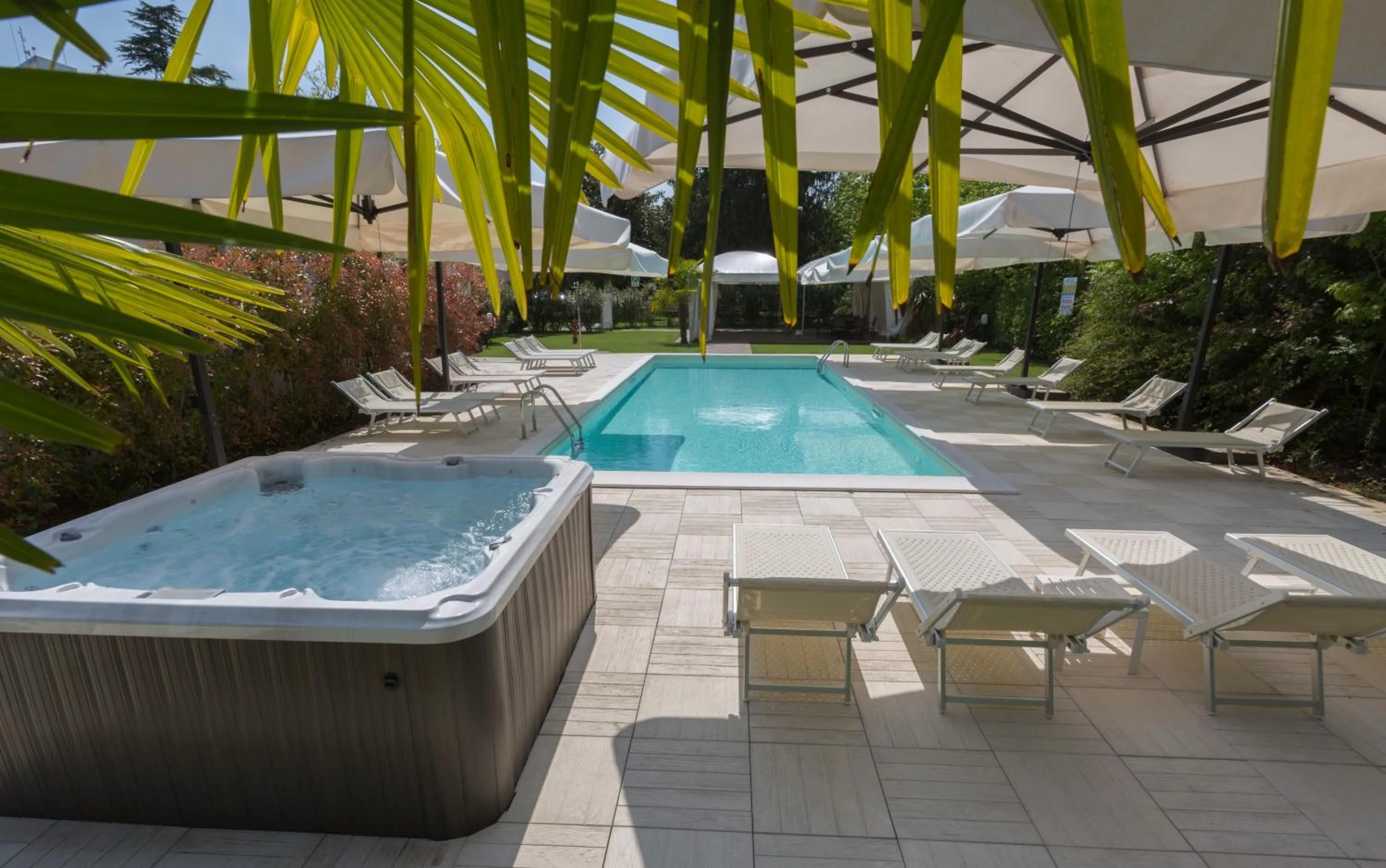 Hot Tub in Villa Fiorita