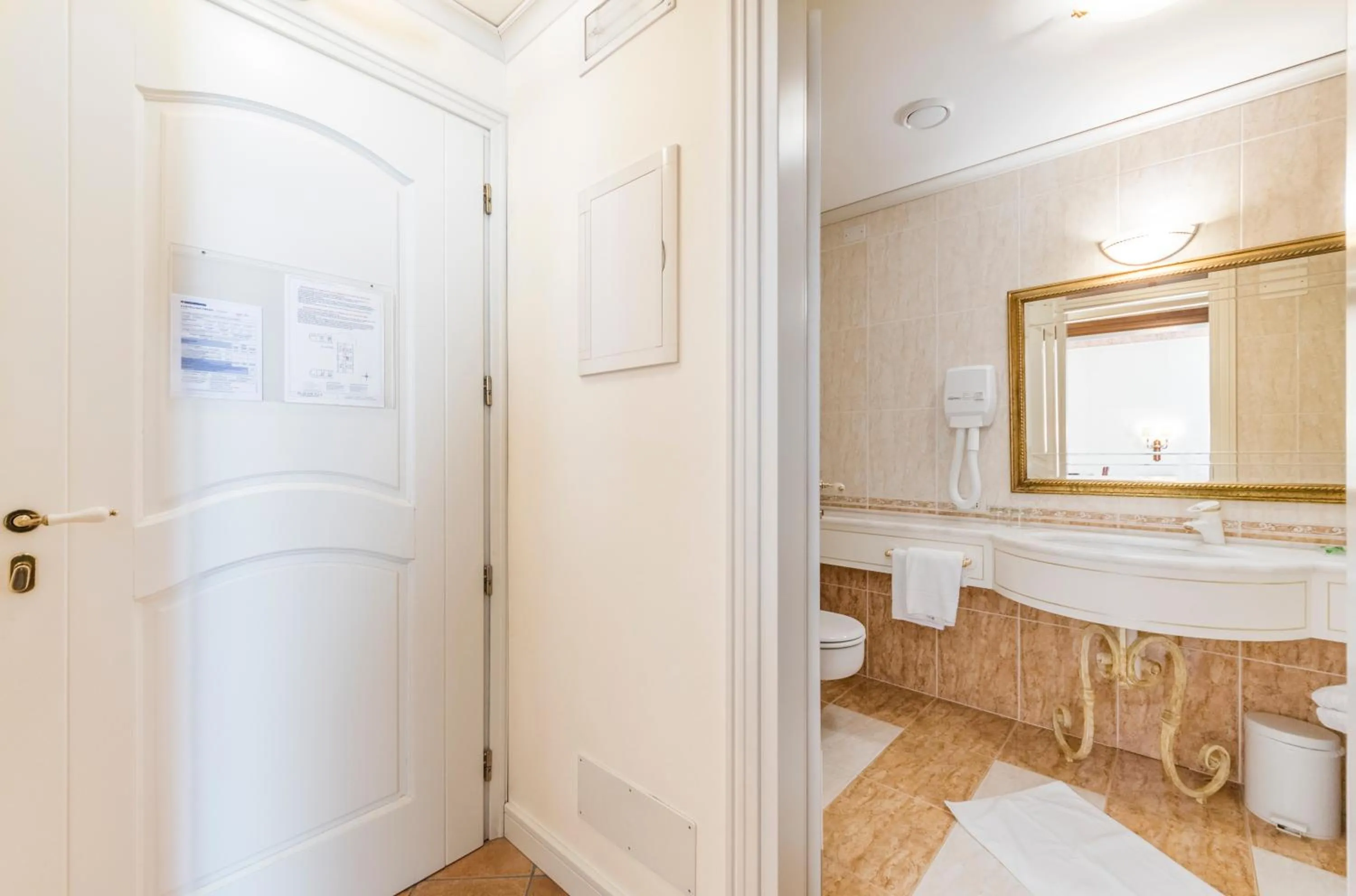 Bathroom in Villa Fiorita