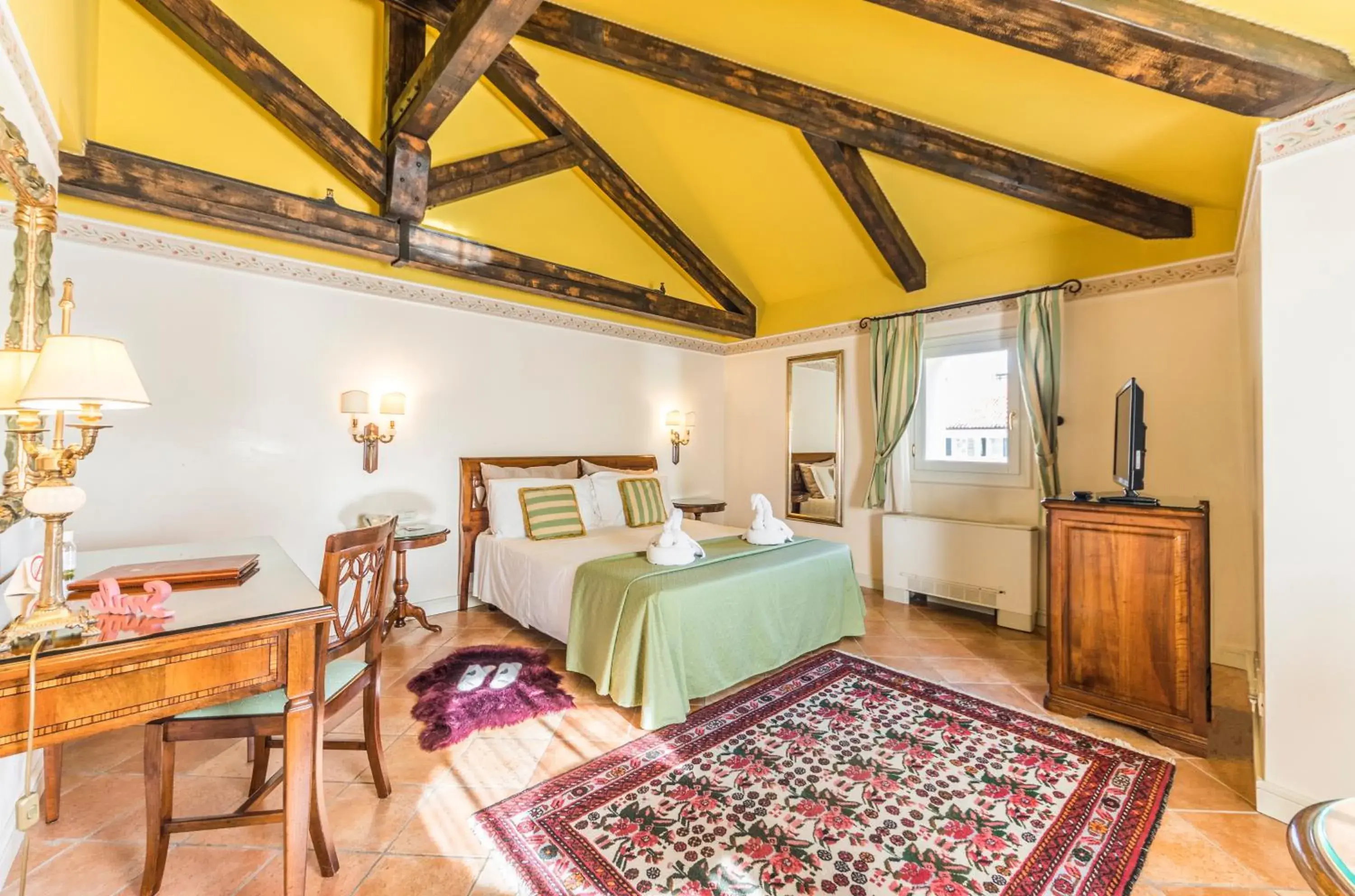 Deluxe Double or Twin Room in Villa Fiorita Deluxe Double or Twin Room in Villa Fiorita