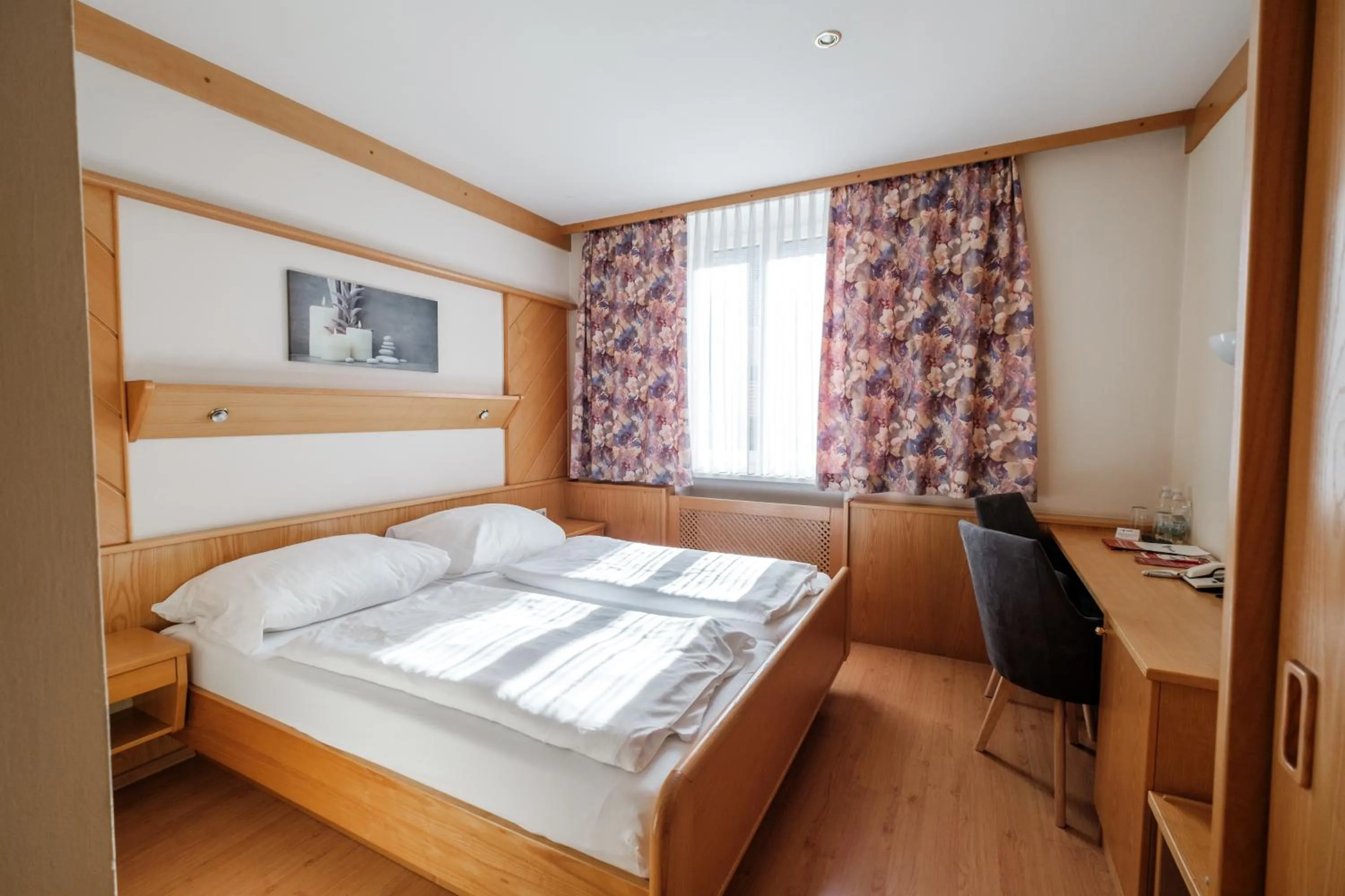 Photo of the whole room, Bed in Hotel Restaurant Schwarzer Adler