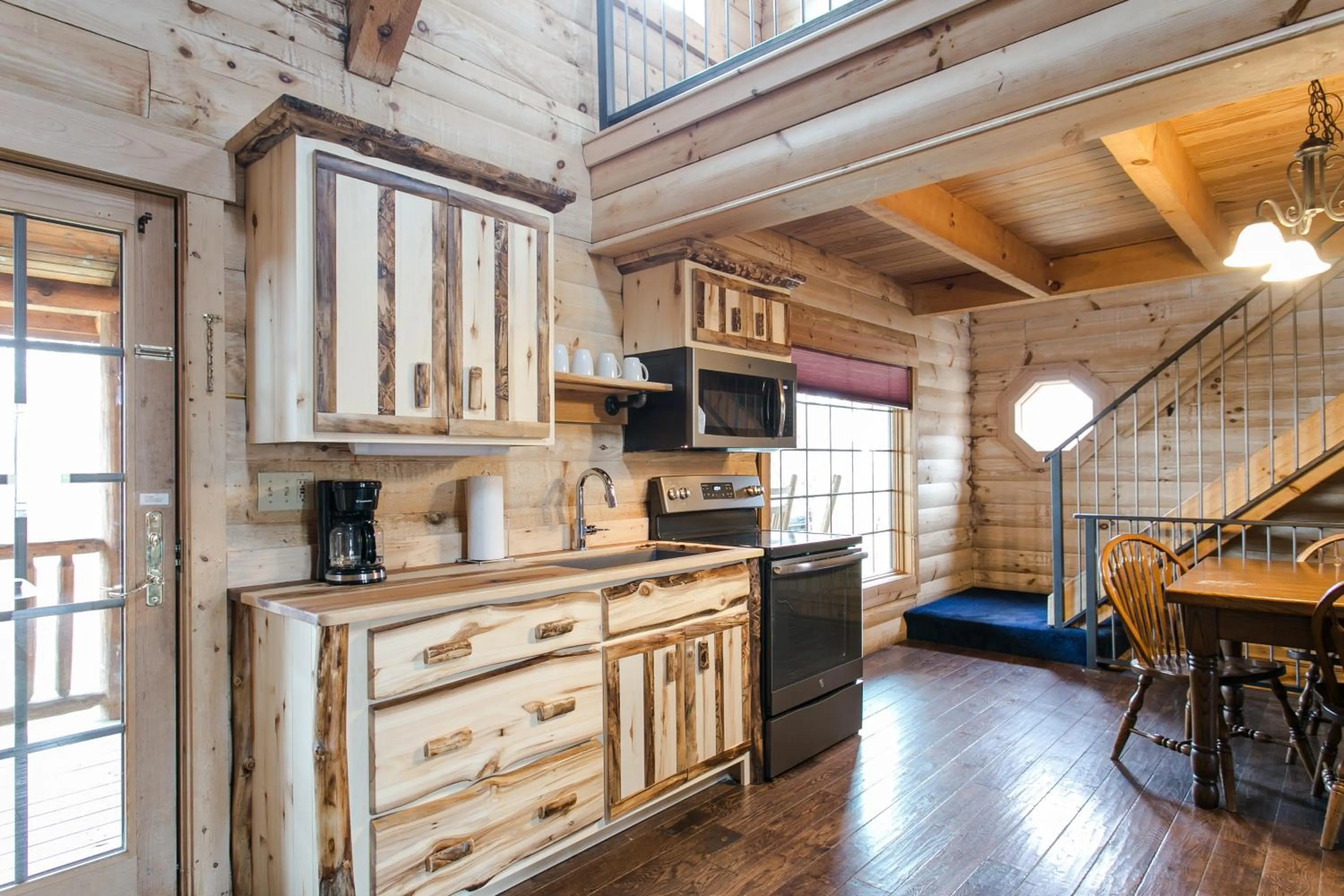 Kitchen or kitchenette in Blue Jays Nest Cabin by Amish Country Lodging