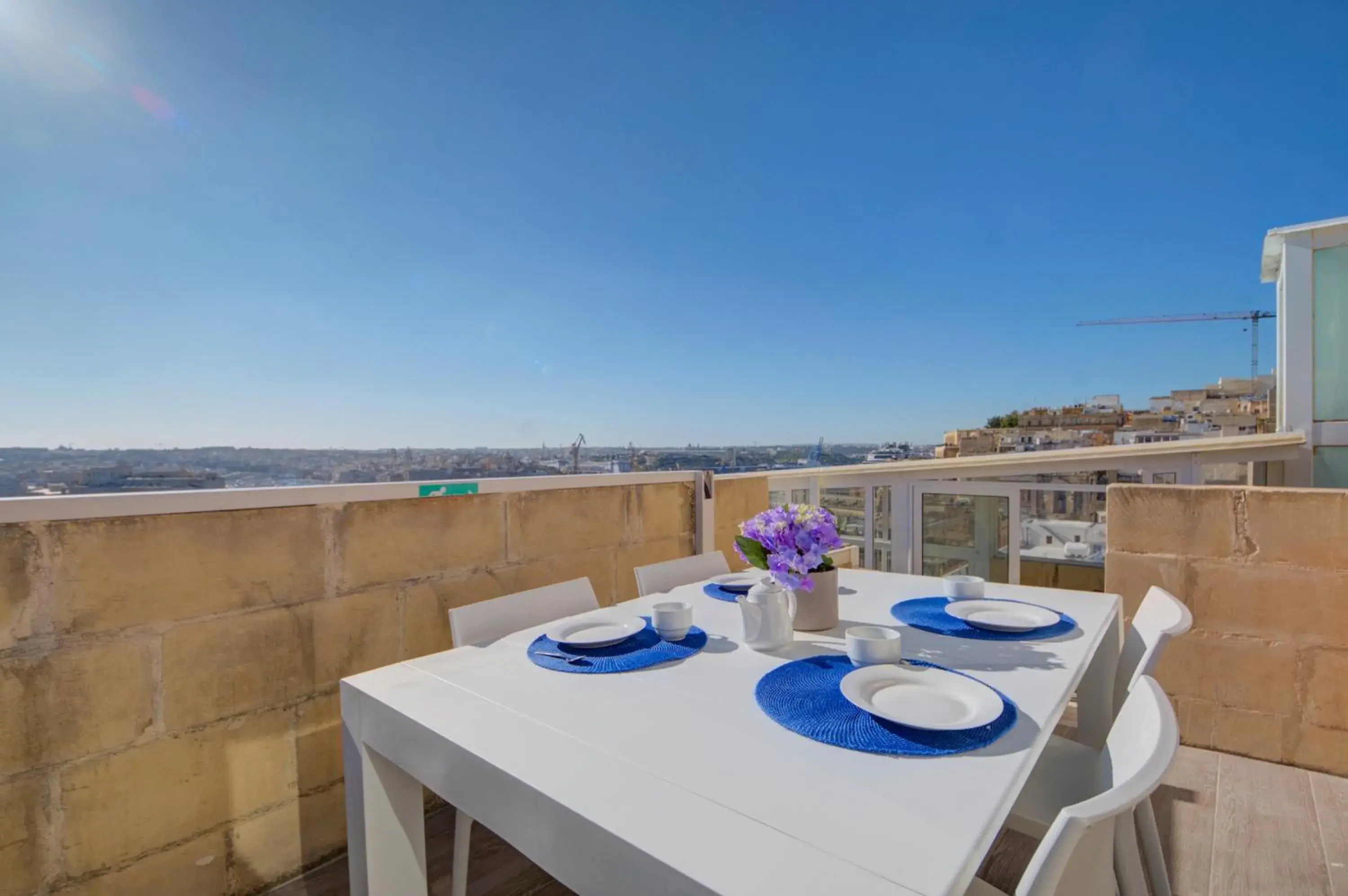 Apartment with Sea View in Tritoni Harbour suites - Valletta Apartment with Sea View in Tritoni Harbour suites - Valletta