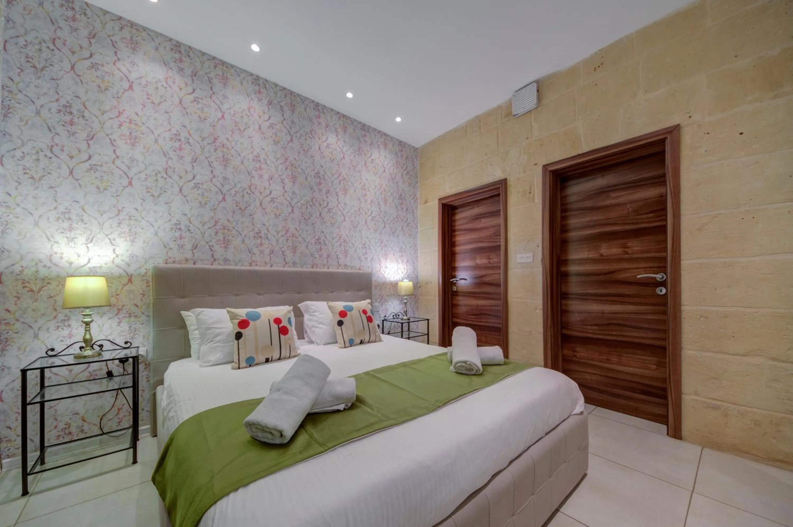 Bed in Tritoni Harbour suites - Valletta