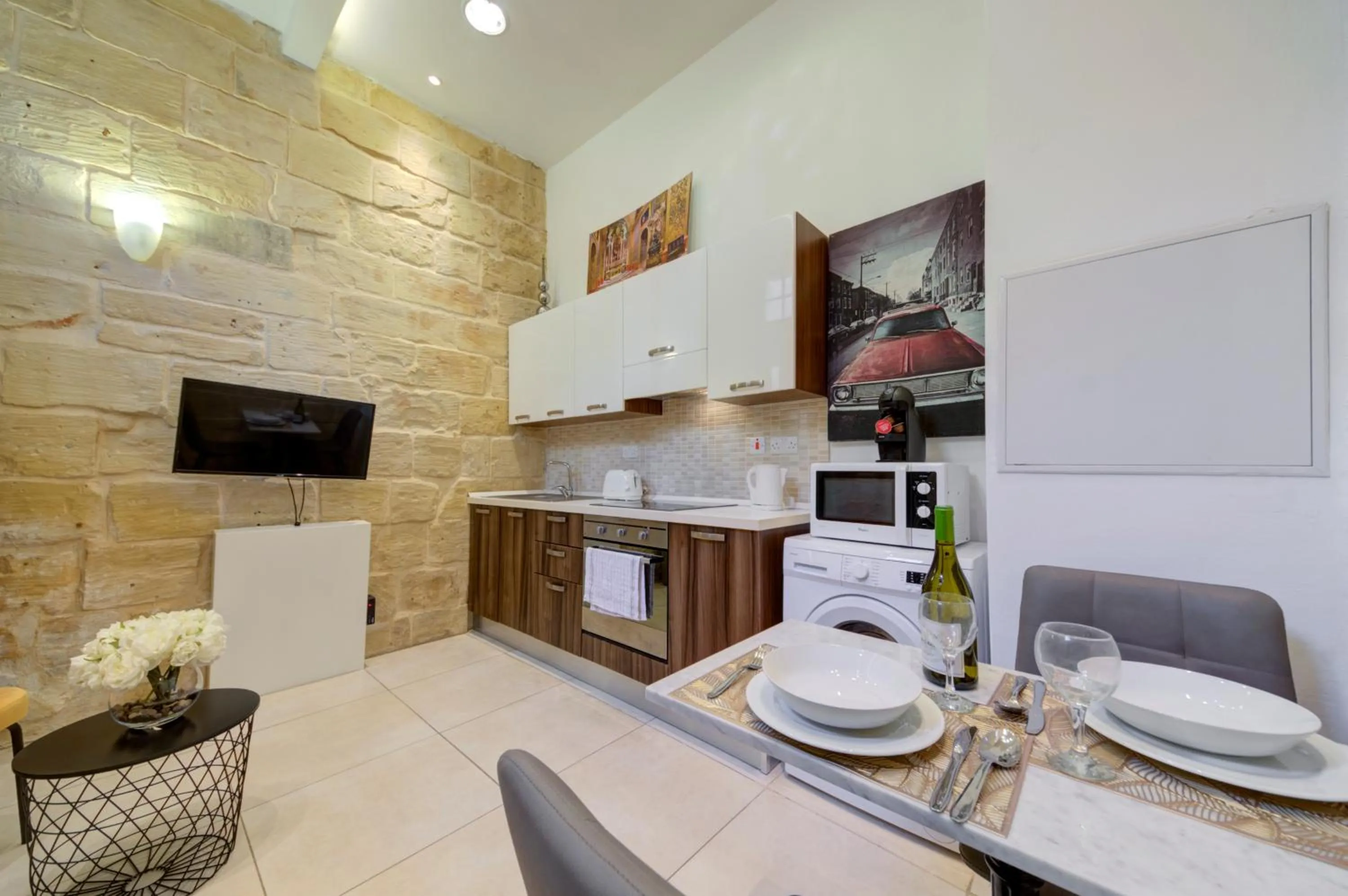 Photo of the whole room in Tritoni Harbour suites - Valletta