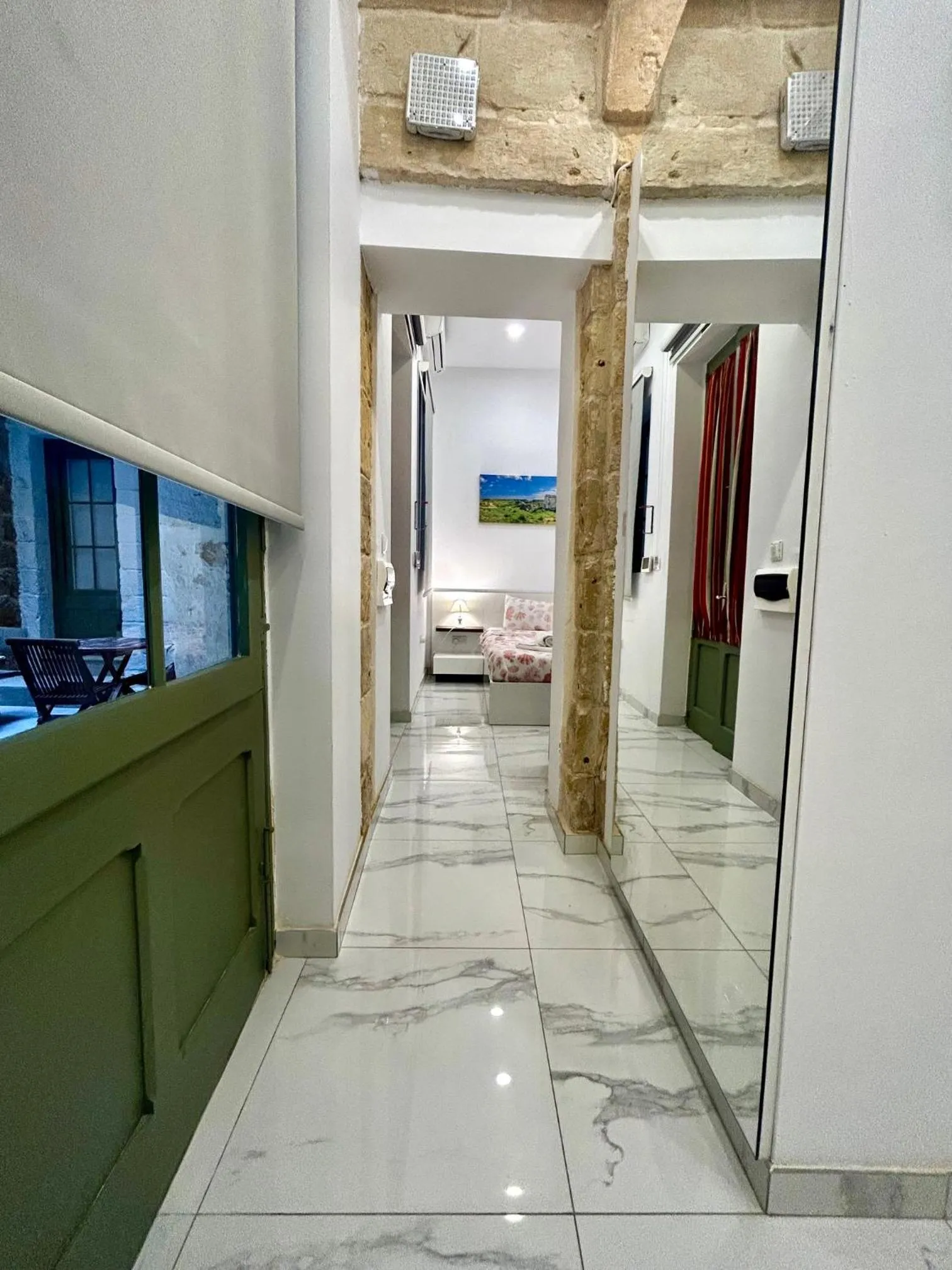 Photo of the whole room in Tritoni Harbour suites - Valletta