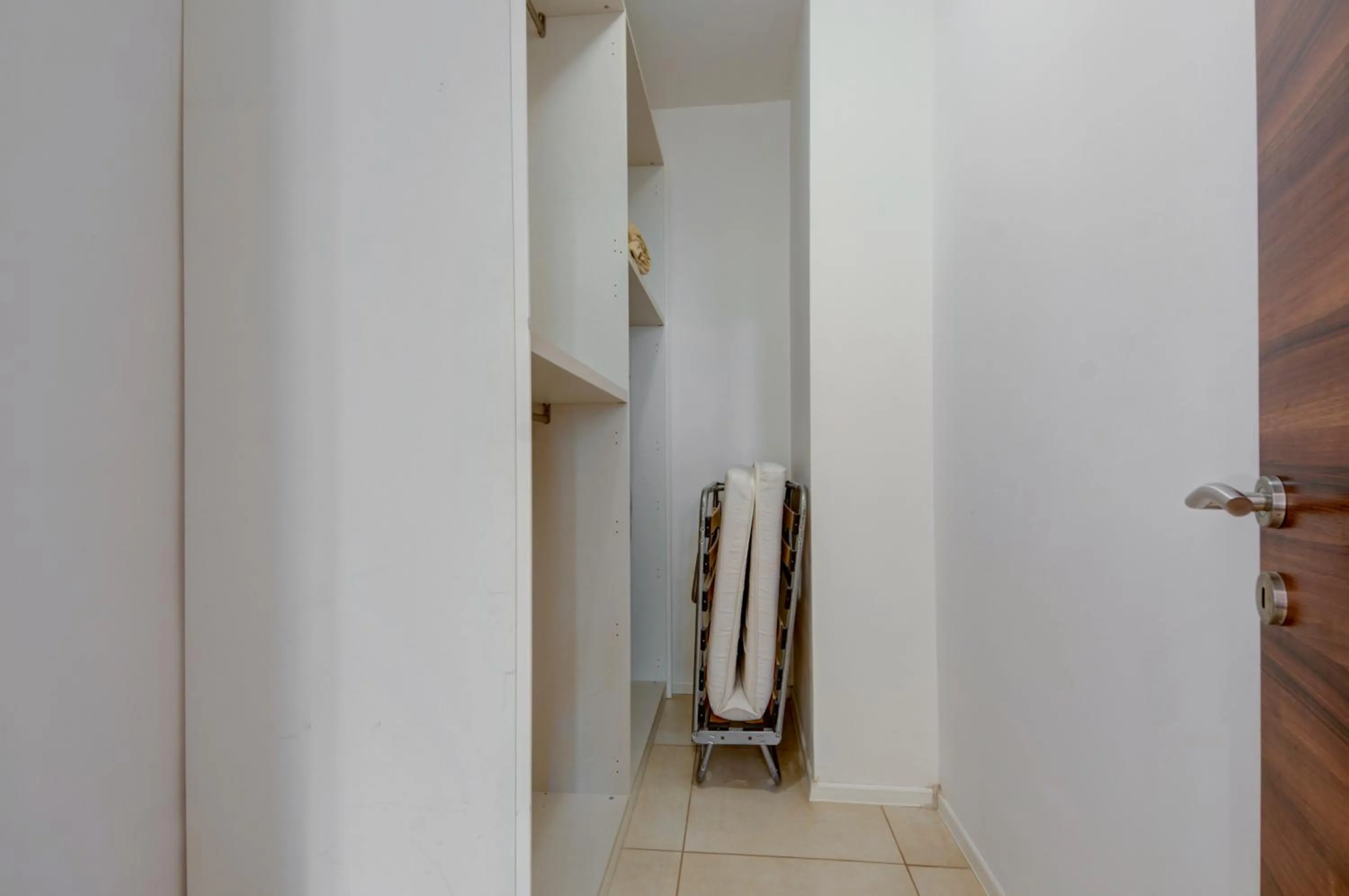 wardrobe in Tritoni Harbour suites - Valletta