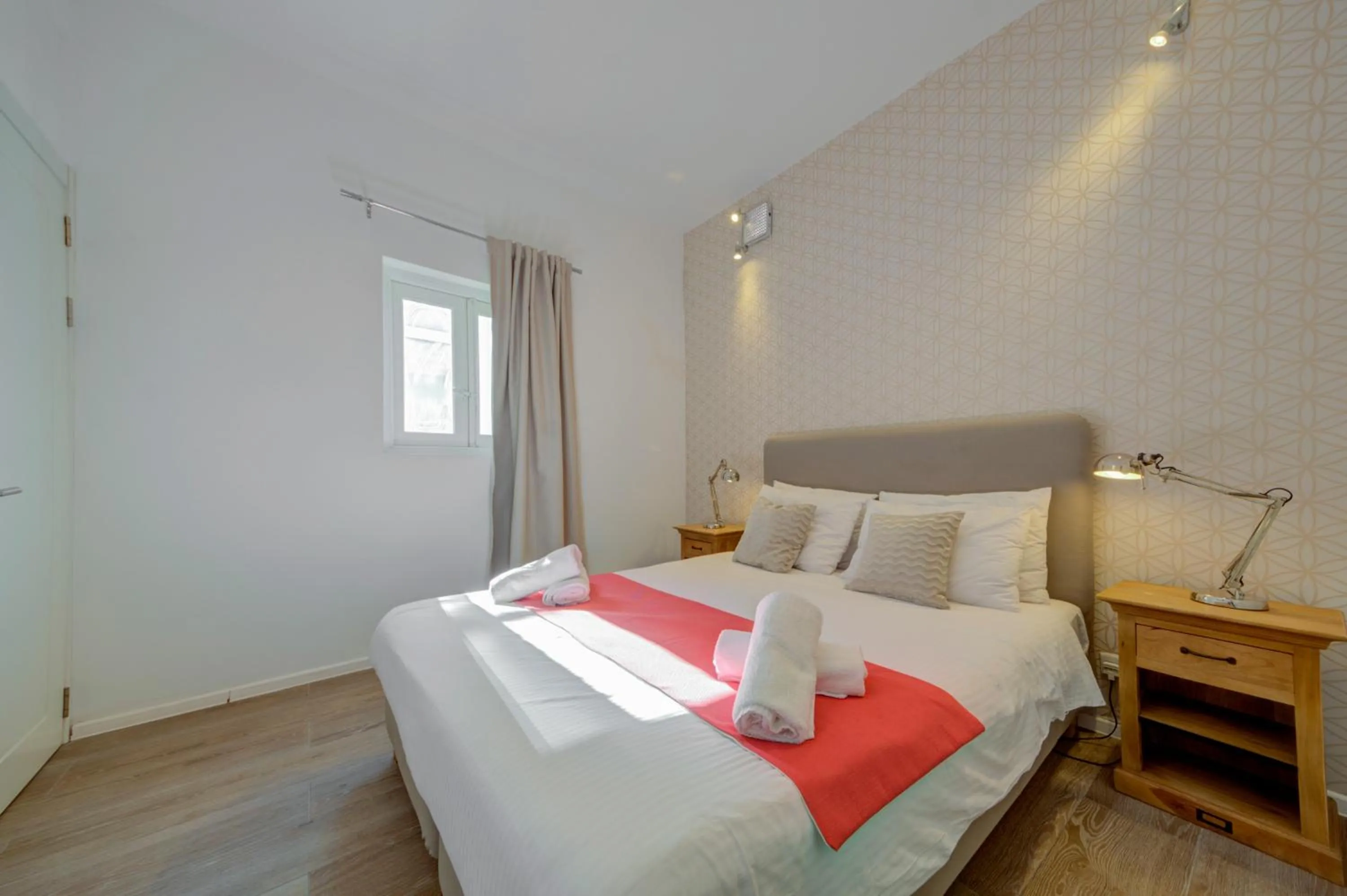 Bedroom, Bed in Tritoni Harbour suites - Valletta