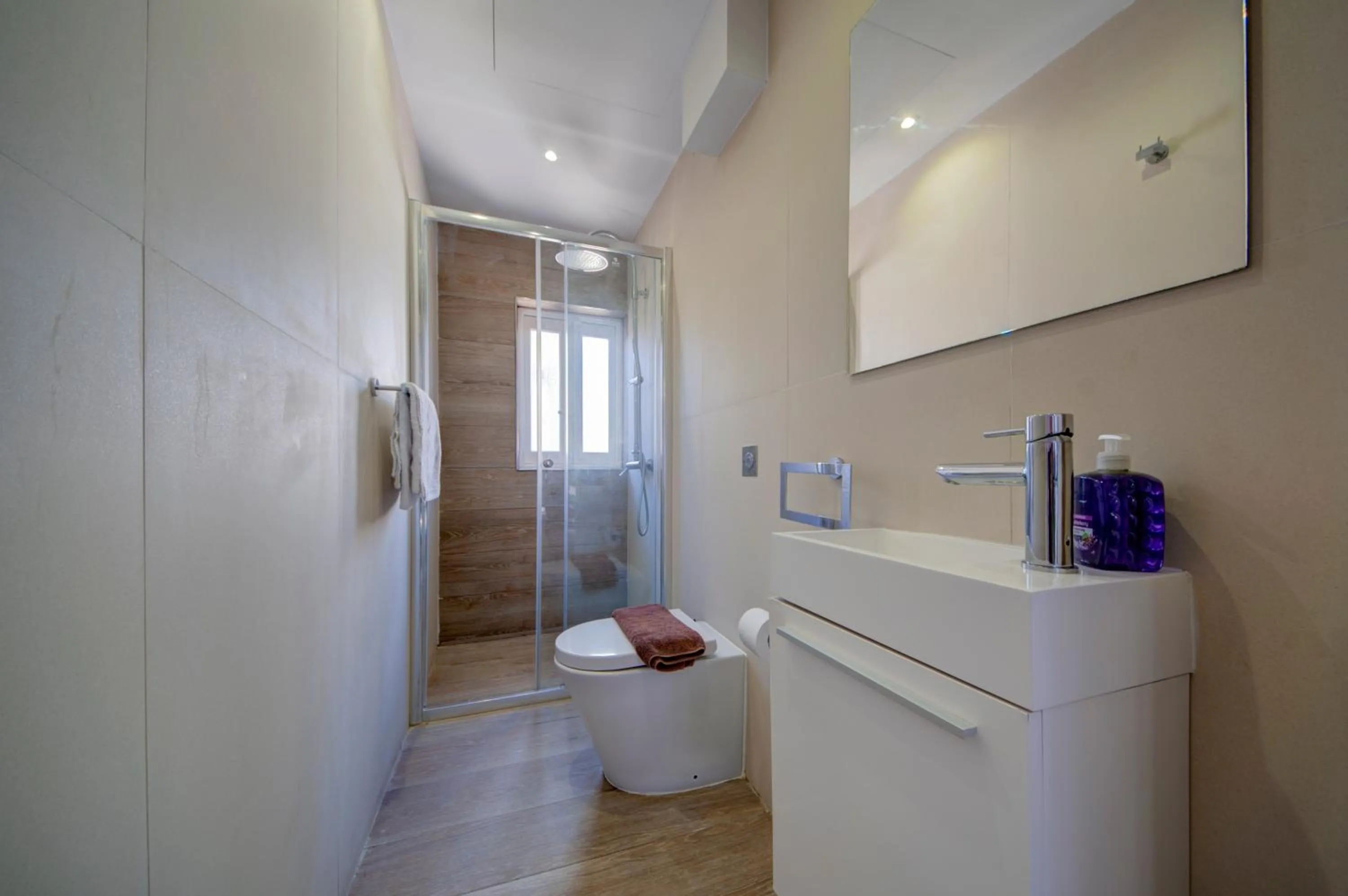Bathroom in Tritoni Harbour suites - Valletta