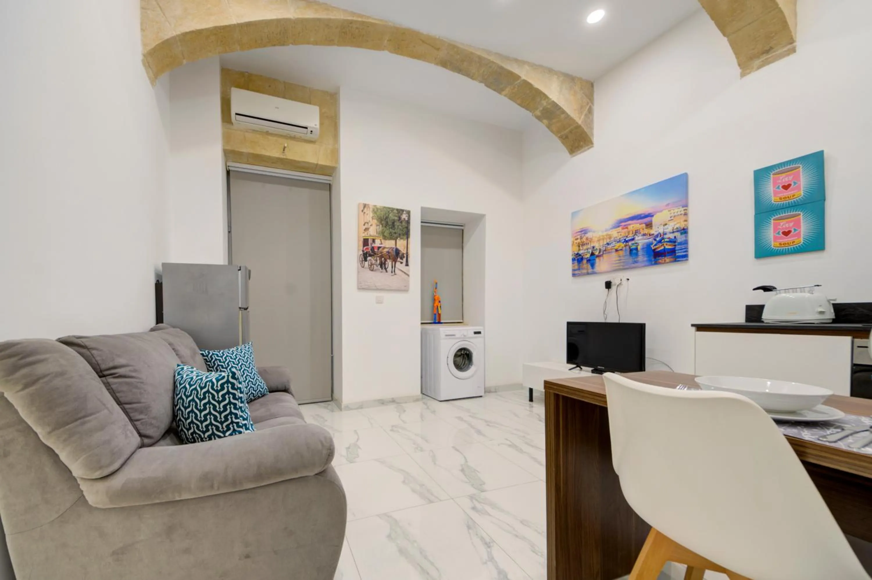 TV and multimedia in Tritoni Harbour suites - Valletta