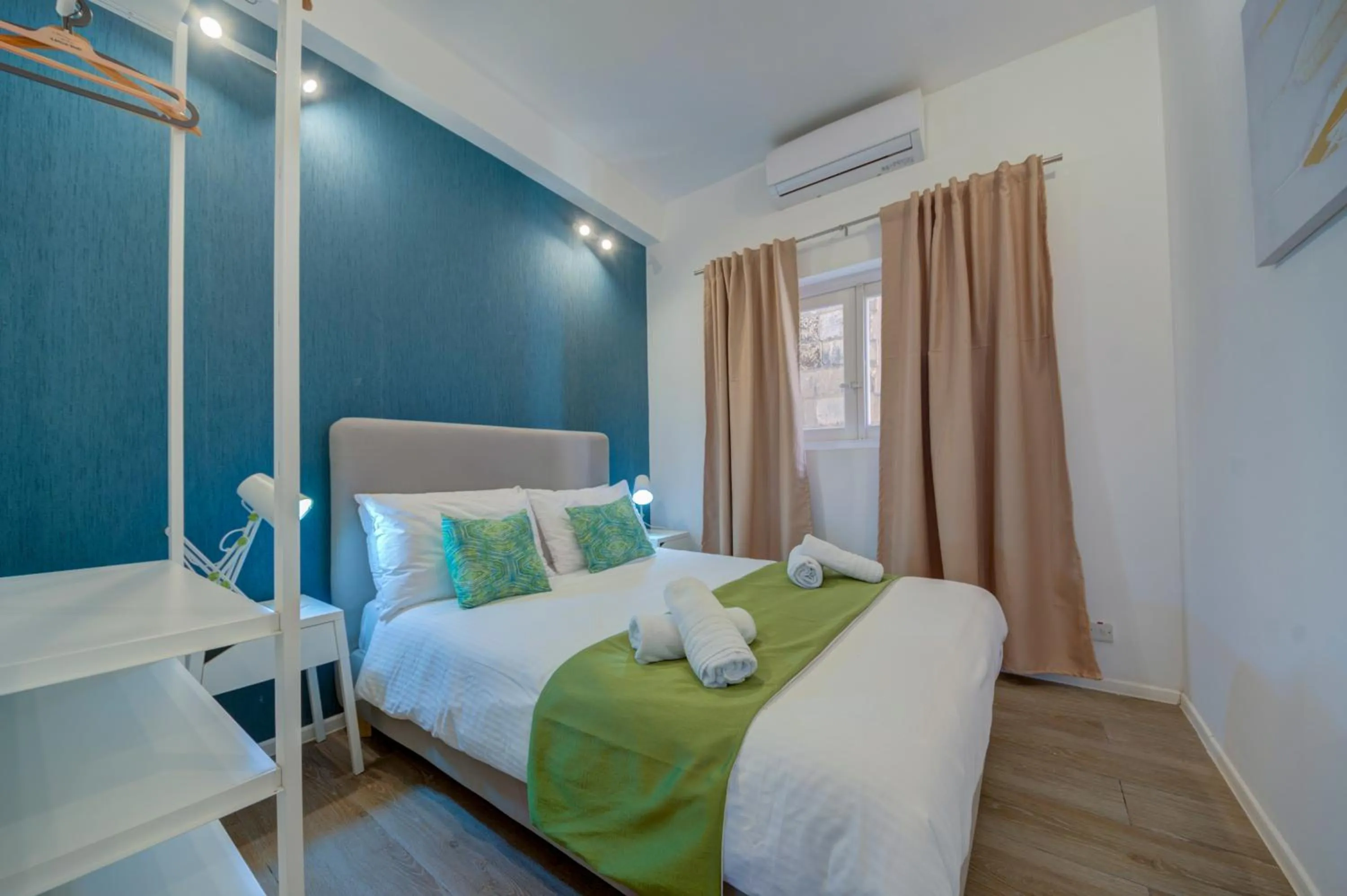 Bed in Tritoni Harbour suites - Valletta