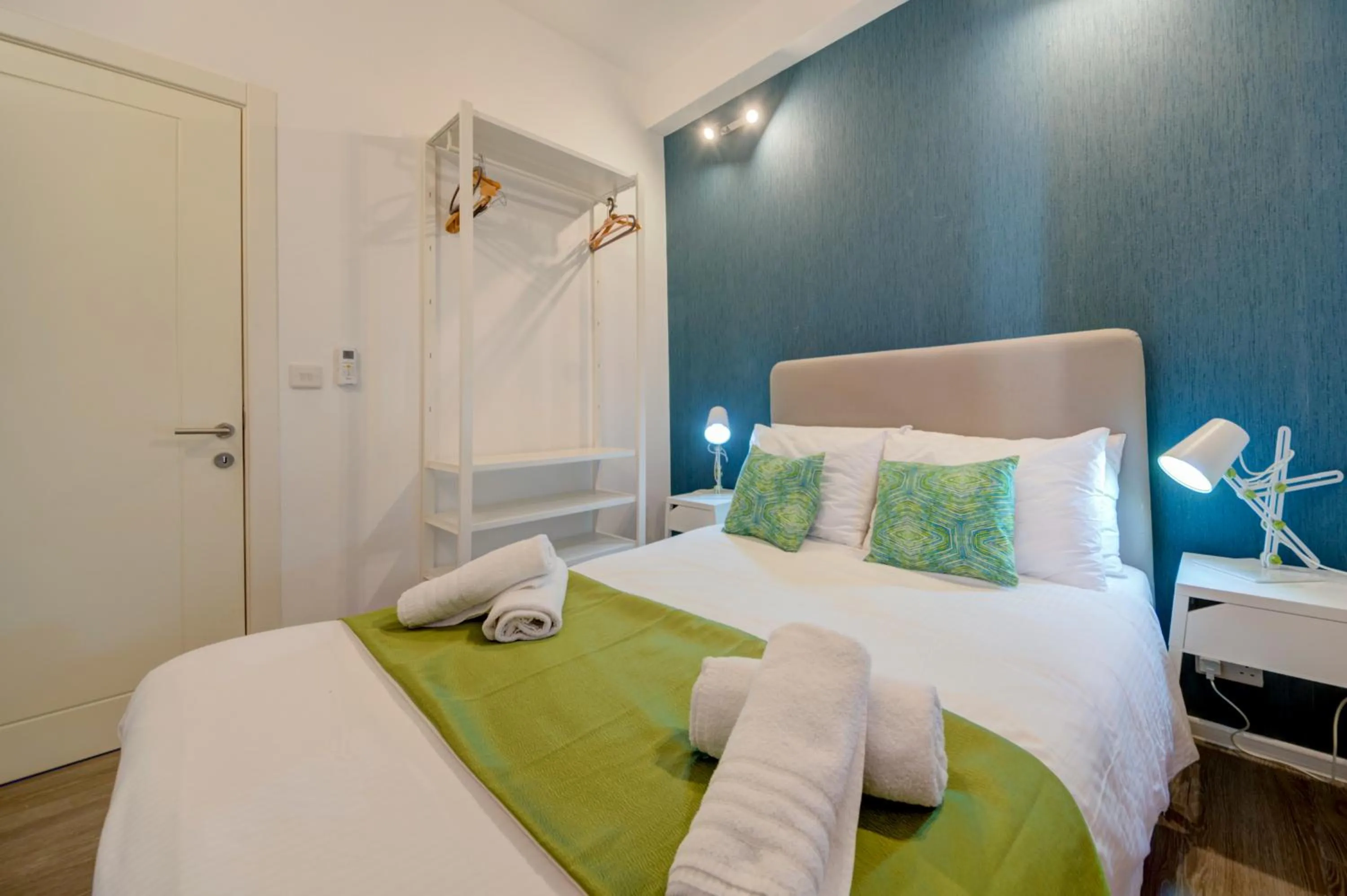 Bed in Tritoni Harbour suites - Valletta