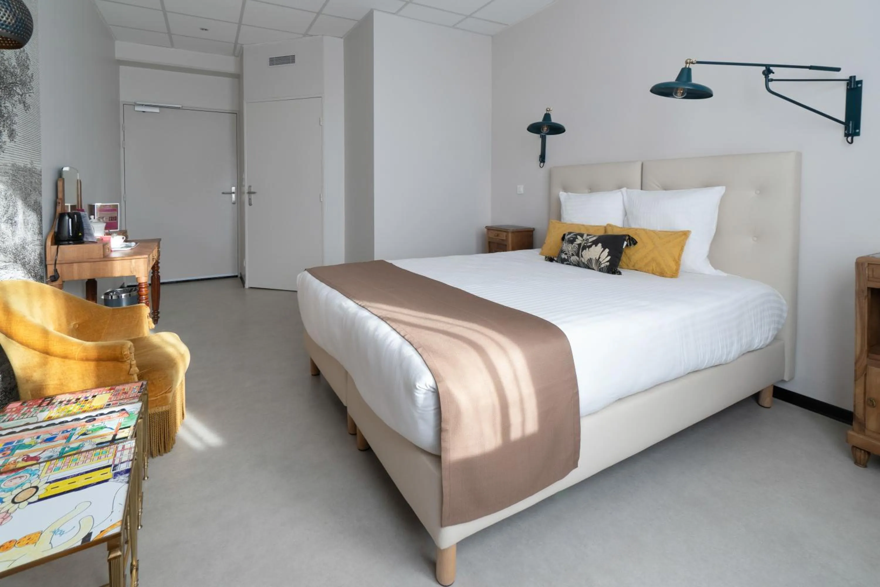 Photo of the whole room, Bed in Hôtel Le Grand Barnum