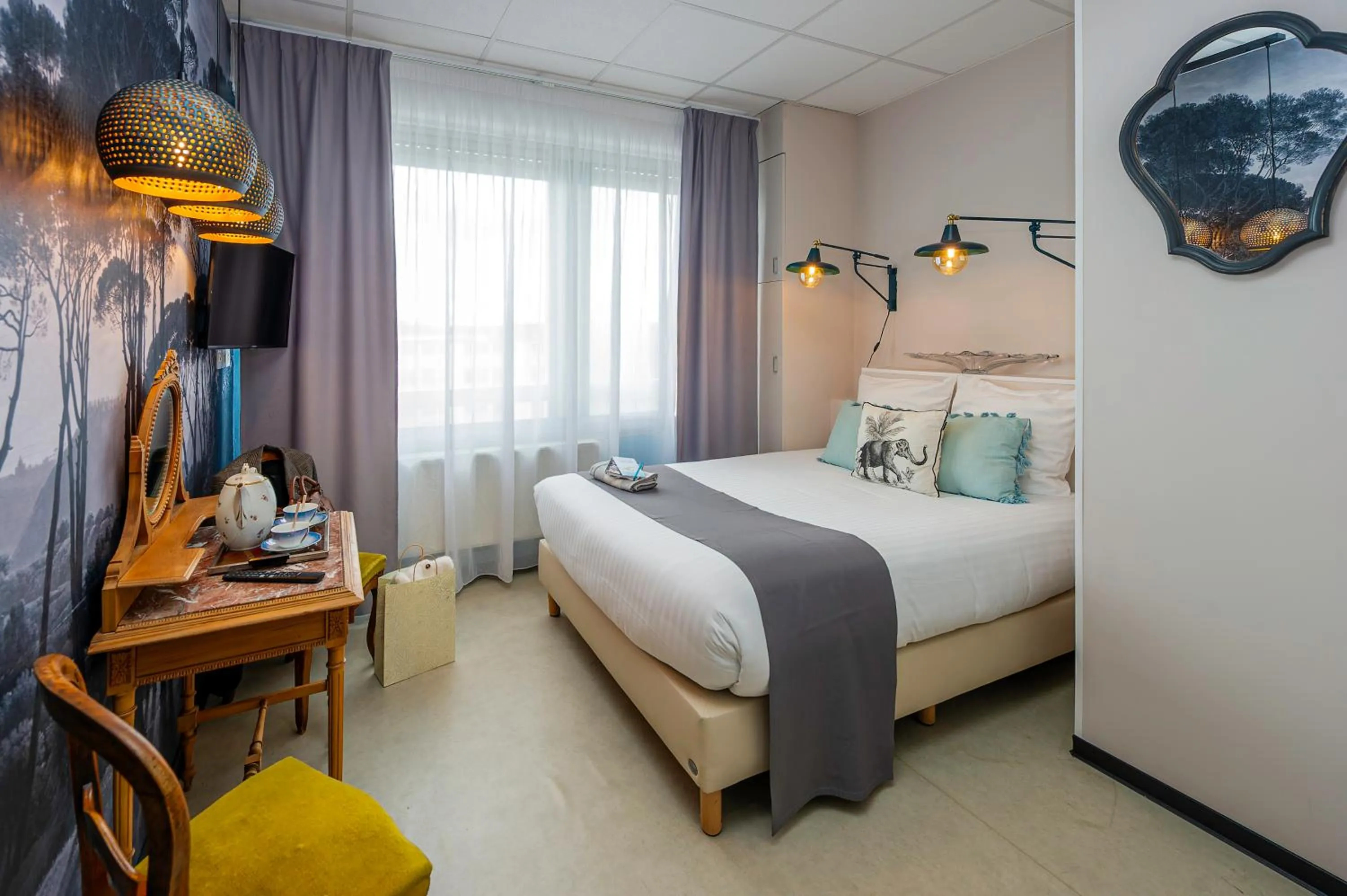 Bedroom, Bed in Hôtel Le Grand Barnum