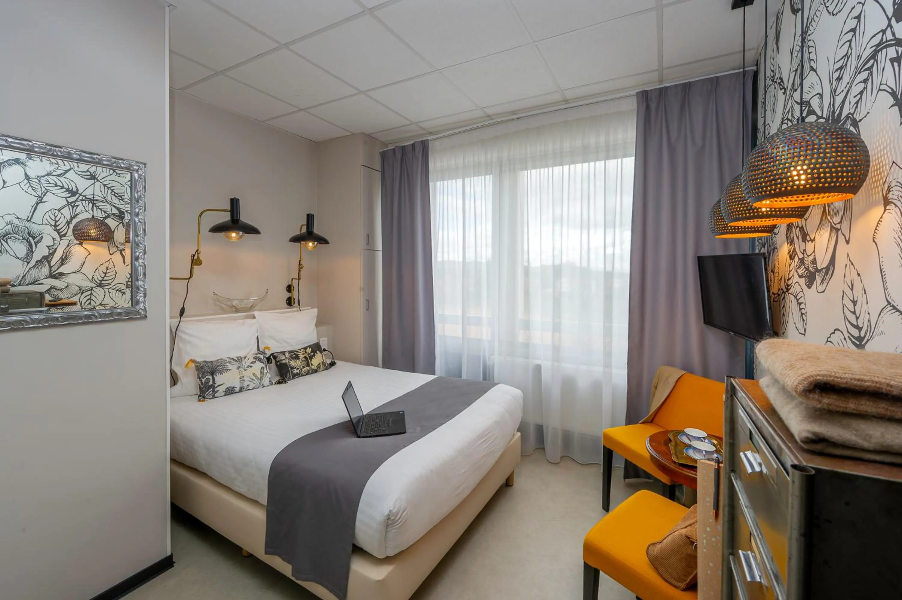 Bedroom, Bed in Hôtel Le Grand Barnum