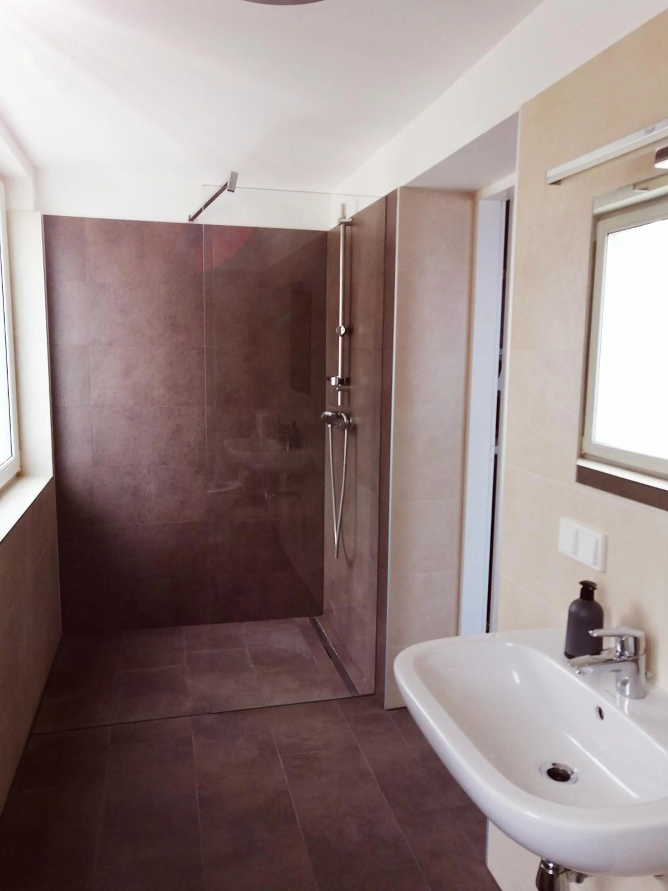 Bathroom in Motel Graz Ost I Free Parking I Self Check-in