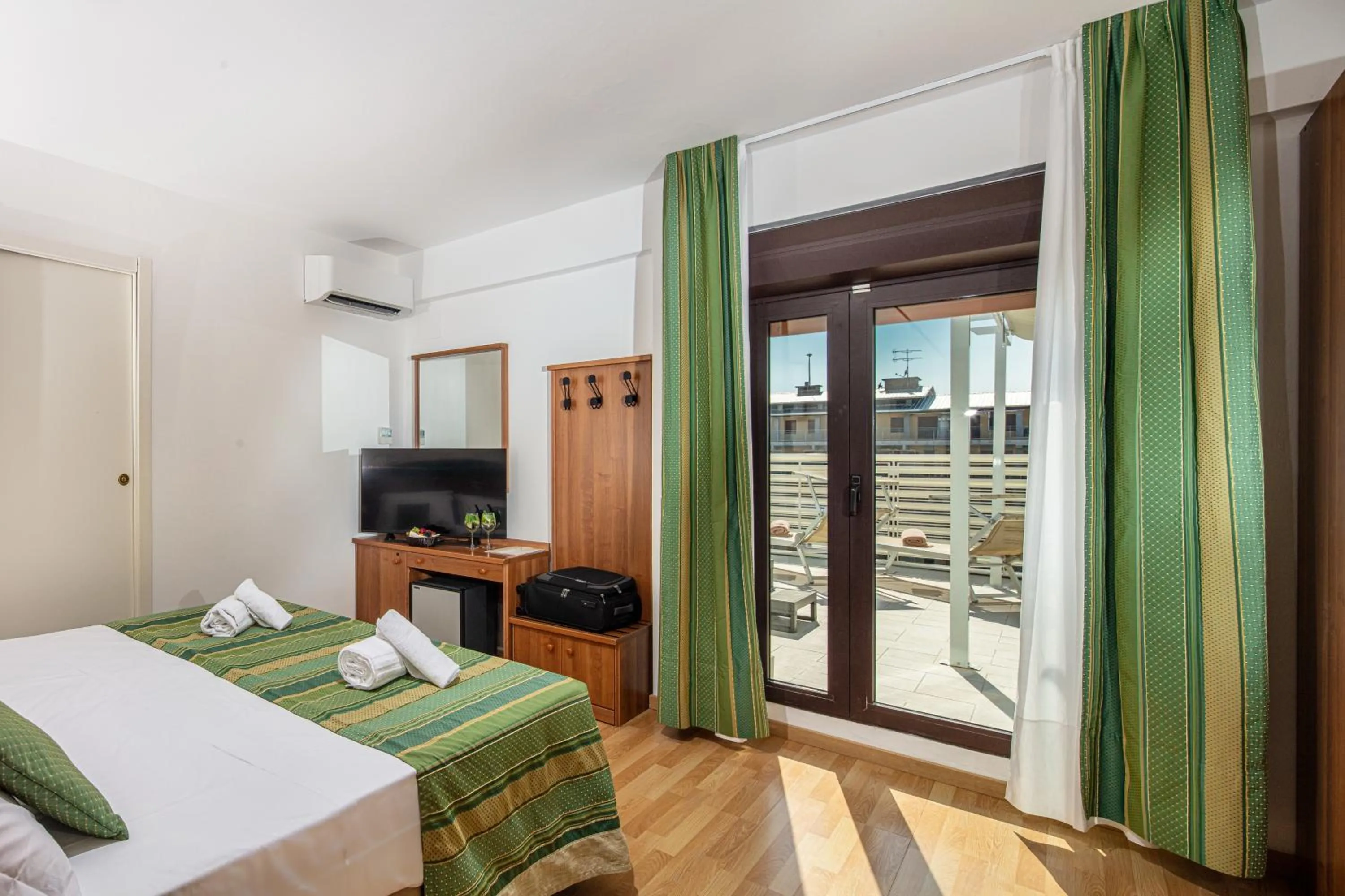 Restaurant/places to eat, Bed in Hotel Bembo