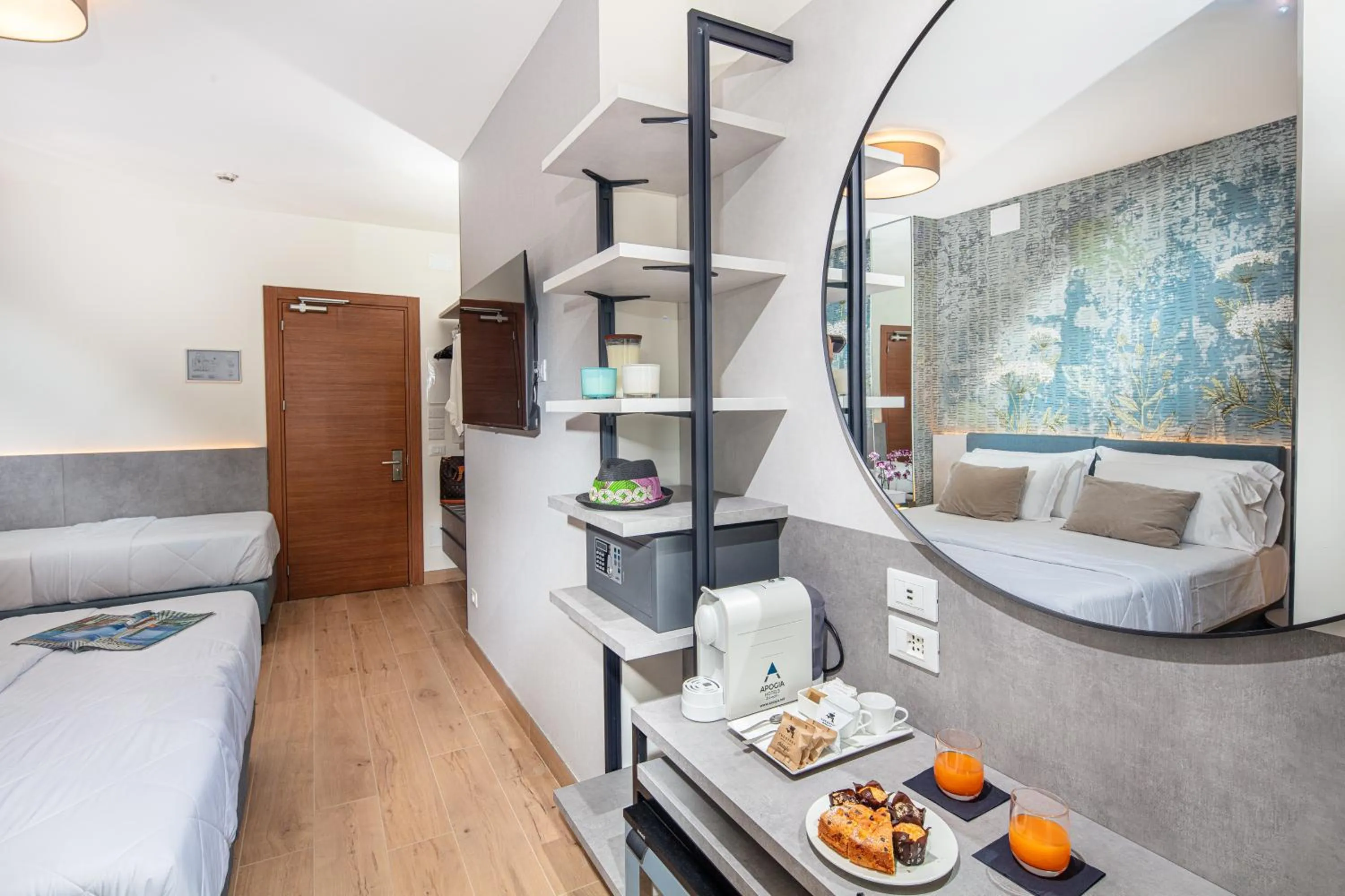 Property building, Bed in Hotel Bembo